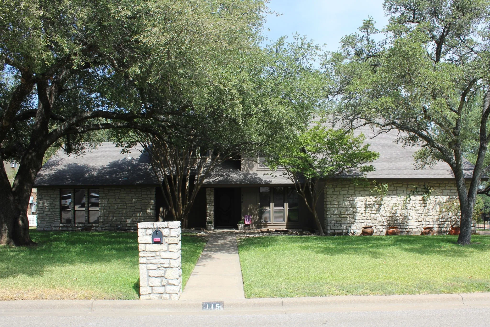 Single Family Residence For Sale in Erath County , 115 Sandra Palmer Street, Stephenville, Texas 76401, 4 Bedroom, 3 Bathroom, 2 Garage spaces, 2,678 Sqft, built in 1982, mls#21380540, Real Estate Agent in Stephenville, Homes For Sale in Erath county, Homes For Sale in Stephenville, Realtor in Stephenville Texas, Real Estate Brokerage Independent Realty Texas, Luminita Cordes Realtor