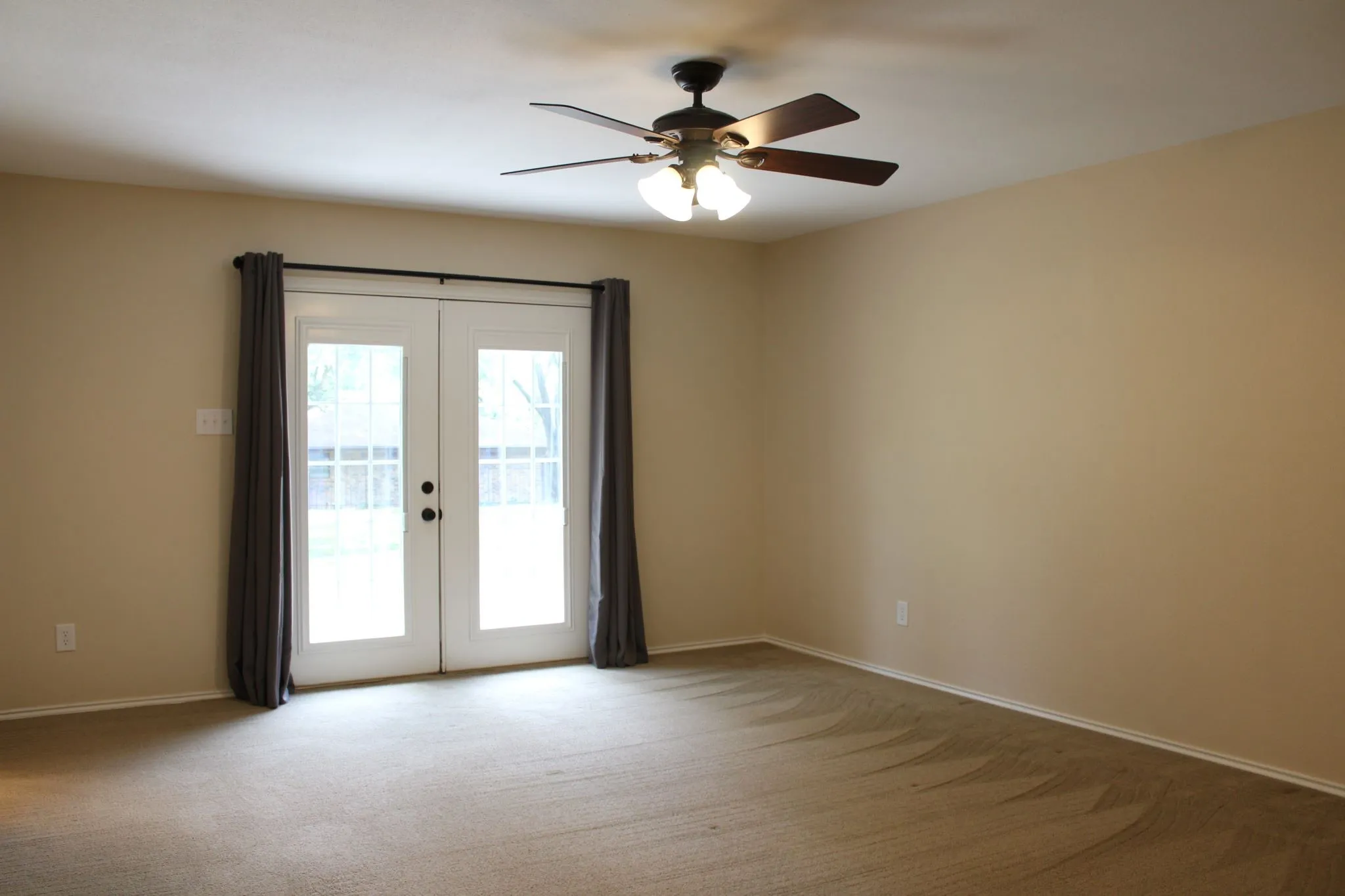 Single Family Residence For Sale in Erath County , 115 Sandra Palmer Street, Stephenville, Texas 76401, 4 Bedroom, 3 Bathroom, 2 Garage spaces, 2,678 Sqft, built in 1982, mls#21380540, Real Estate Agent in Stephenville, Homes For Sale in Erath county, Homes For Sale in Stephenville, Realtor in Stephenville Texas, Real Estate Brokerage Independent Realty Texas, Luminita Cordes Realtor