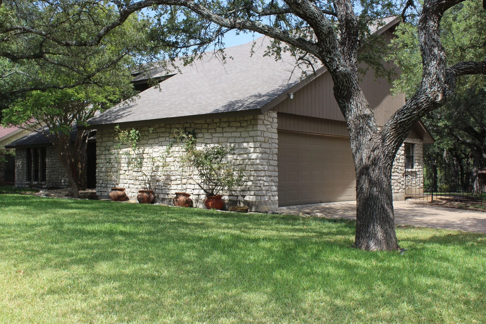 Single Family Residence For Sale in Erath County , 115 Sandra Palmer Street, Stephenville, Texas 76401, 4 Bedroom, 3 Bathroom, 2 Garage spaces, 2,678 Sqft, built in 1982, mls#21380540, Real Estate Agent in Stephenville, Homes For Sale in Erath county, Homes For Sale in Stephenville, Realtor in Stephenville Texas, Real Estate Brokerage Independent Realty Texas, Luminita Cordes Realtor