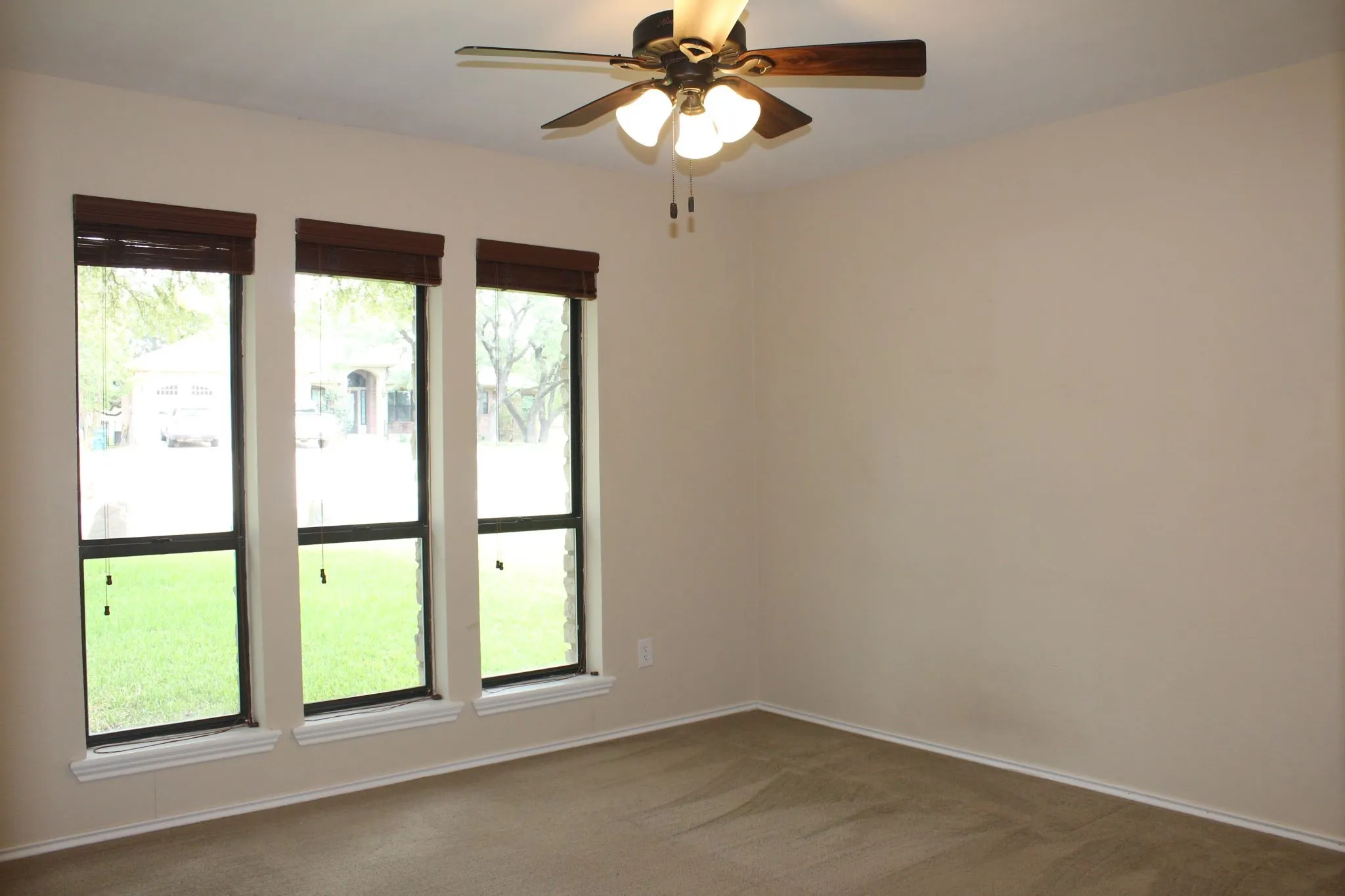 Single Family Residence For Sale in Erath County , 115 Sandra Palmer Street, Stephenville, Texas 76401, 4 Bedroom, 3 Bathroom, 2 Garage spaces, 2,678 Sqft, built in 1982, mls#21380540, Real Estate Agent in Stephenville, Homes For Sale in Erath county, Homes For Sale in Stephenville, Realtor in Stephenville Texas, Real Estate Brokerage Independent Realty Texas, Luminita Cordes Realtor