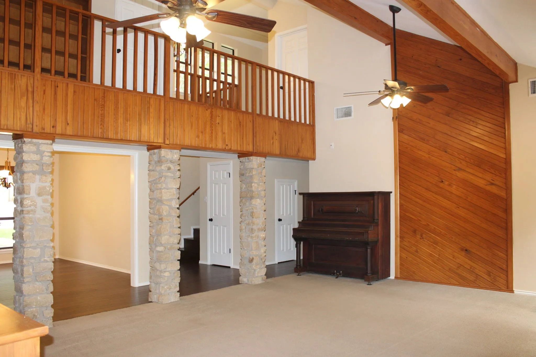 Single Family Residence For Sale in Erath County , 115 Sandra Palmer Street, Stephenville, Texas 76401, 4 Bedroom, 3 Bathroom, 2 Garage spaces, 2,678 Sqft, built in 1982, mls#21380540, Real Estate Agent in Stephenville, Homes For Sale in Erath county, Homes For Sale in Stephenville, Realtor in Stephenville Texas, Real Estate Brokerage Independent Realty Texas, Luminita Cordes Realtor