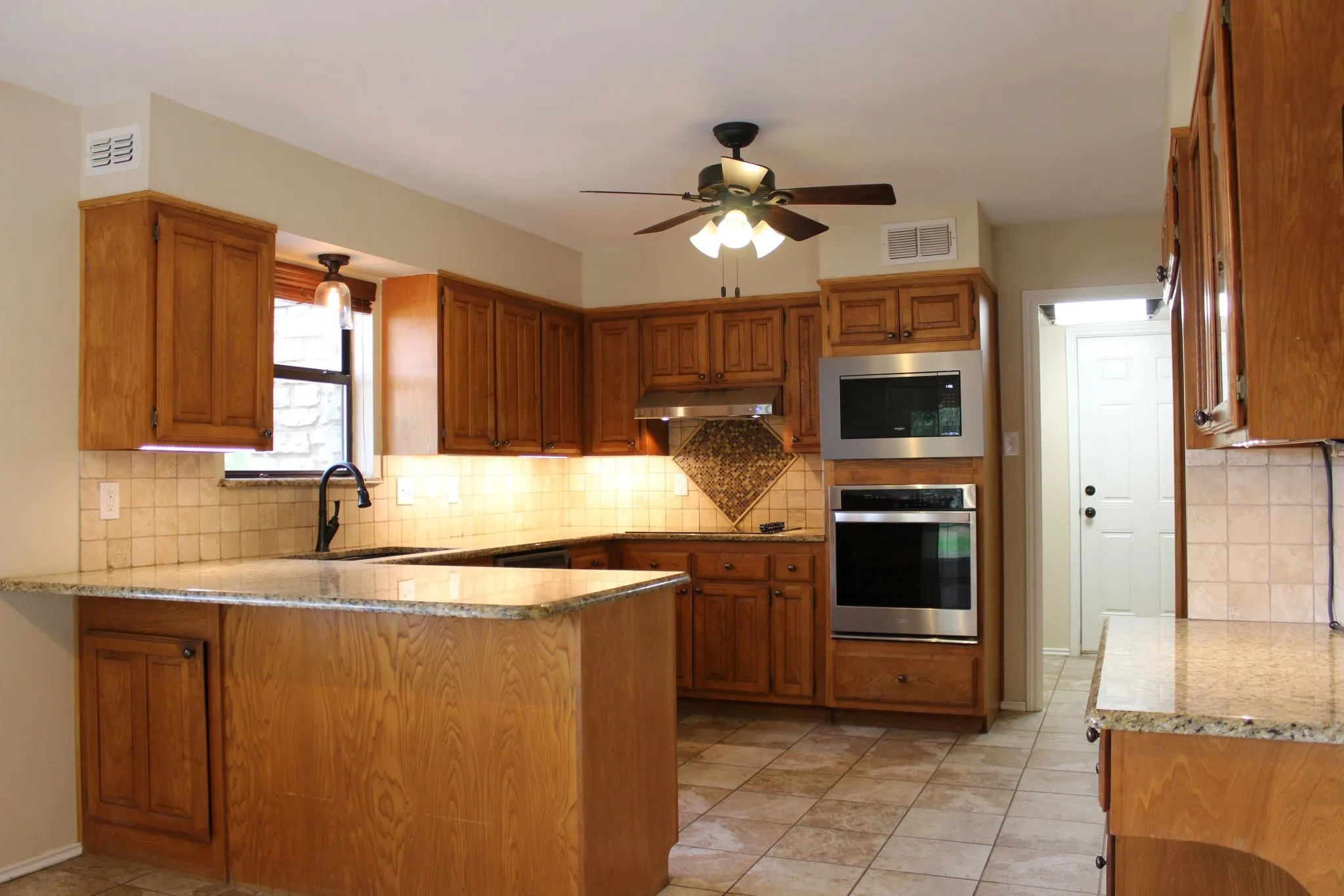 Single Family Residence For Sale in Erath County , 115 Sandra Palmer Street, Stephenville, Texas 76401, 4 Bedroom, 3 Bathroom, 2 Garage spaces, 2,678 Sqft, built in 1982, mls#21380540, Real Estate Agent in Stephenville, Homes For Sale in Erath county, Homes For Sale in Stephenville, Realtor in Stephenville Texas, Real Estate Brokerage Independent Realty Texas, Luminita Cordes Realtor