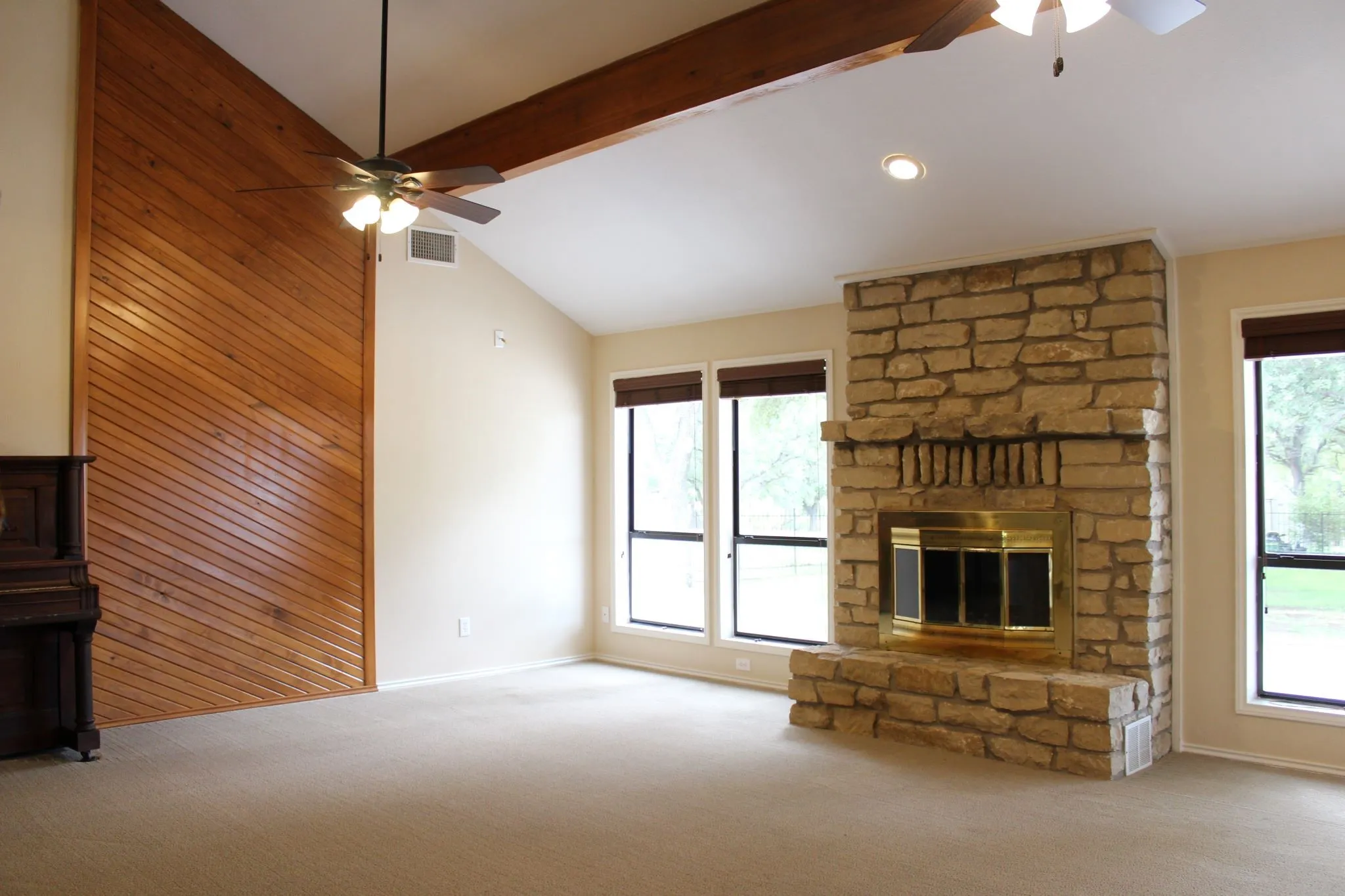 Single Family Residence For Sale in Erath County , 115 Sandra Palmer Street, Stephenville, Texas 76401, 4 Bedroom, 3 Bathroom, 2 Garage spaces, 2,678 Sqft, built in 1982, mls#21380540, Real Estate Agent in Stephenville, Homes For Sale in Erath county, Homes For Sale in Stephenville, Realtor in Stephenville Texas, Real Estate Brokerage Independent Realty Texas, Luminita Cordes Realtor
