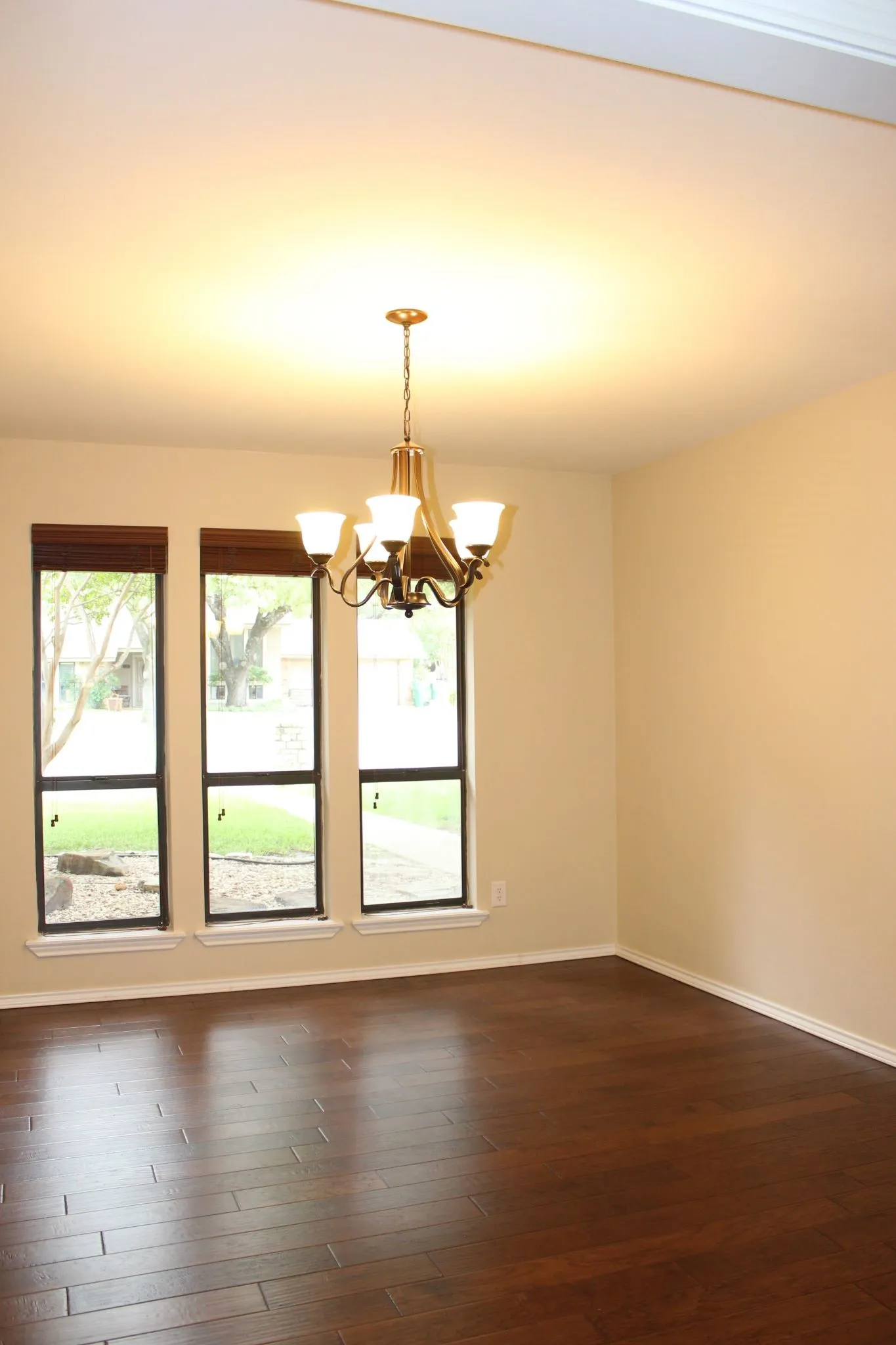 Single Family Residence For Sale in Erath County , 115 Sandra Palmer Street, Stephenville, Texas 76401, 4 Bedroom, 3 Bathroom, 2 Garage spaces, 2,678 Sqft, built in 1982, mls#21380540, Real Estate Agent in Stephenville, Homes For Sale in Erath county, Homes For Sale in Stephenville, Realtor in Stephenville Texas, Real Estate Brokerage Independent Realty Texas, Luminita Cordes Realtor