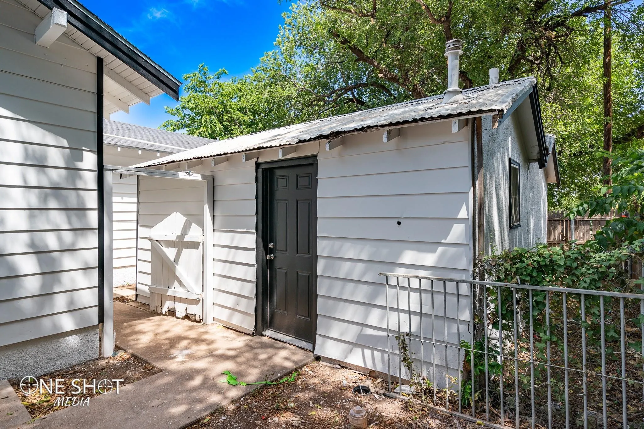 Apartment For Rent in Taylor County , 617 Grand Avenue 1/2, Abilene, Texas 79605, 1 Bedroom, 1 Bathroom, Garage spaces, 560 Sqft, built in 1941, mls#21375448, Real Estate Agent in Abilene, Homes For Rent in Taylor county, Homes For Rent in Abilene, Realtor in Abilene Texas, Real Estate Brokerage Independent Realty Texas, Luminita Cordes Realtor