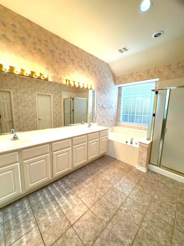 Single Family Residence For Rent in Denton County , 4501 Brenda Drive, Flower Mound, Texas 75022, 4 Bedroom, 3 Bathroom, 2 Garage spaces, 2,615 Sqft, built in 2003, mls#21380393, Real Estate Agent in Flower Mound, Homes For Rent in Denton county, Homes For Rent in Flower Mound, Realtor in Flower Mound Texas, Real Estate Brokerage Independent Realty Texas, Luminita Cordes Realtor