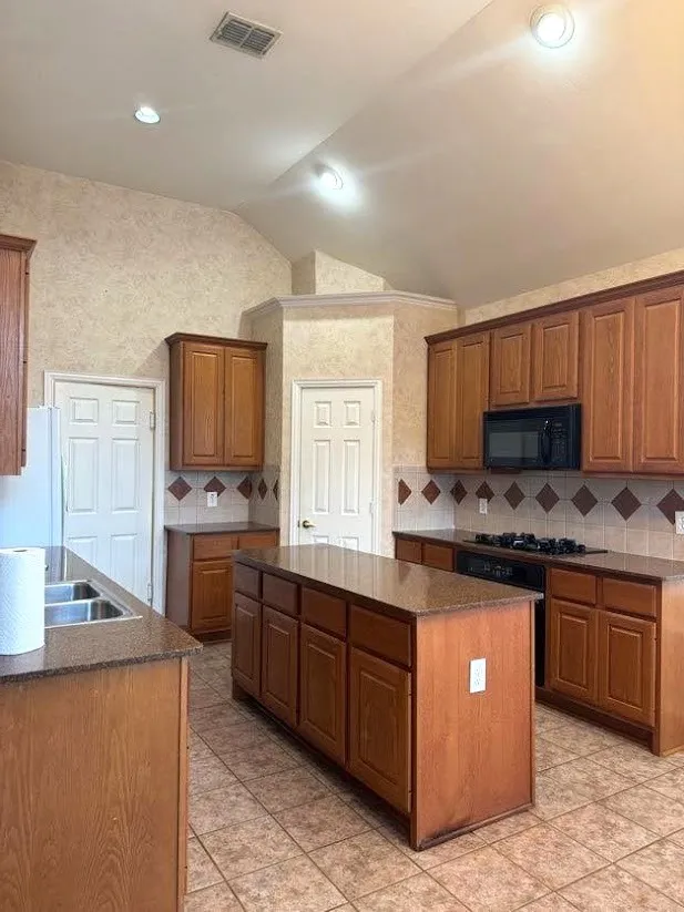 Single Family Residence For Rent in Denton County , 4501 Brenda Drive, Flower Mound, Texas 75022, 4 Bedroom, 3 Bathroom, 2 Garage spaces, 2,615 Sqft, built in 2003, mls#21380393, Real Estate Agent in Flower Mound, Homes For Rent in Denton county, Homes For Rent in Flower Mound, Realtor in Flower Mound Texas, Real Estate Brokerage Independent Realty Texas, Luminita Cordes Realtor