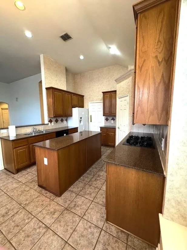 Single Family Residence For Rent in Denton County , 4501 Brenda Drive, Flower Mound, Texas 75022, 4 Bedroom, 3 Bathroom, 2 Garage spaces, 2,615 Sqft, built in 2003, mls#21380393, Real Estate Agent in Flower Mound, Homes For Rent in Denton county, Homes For Rent in Flower Mound, Realtor in Flower Mound Texas, Real Estate Brokerage Independent Realty Texas, Luminita Cordes Realtor