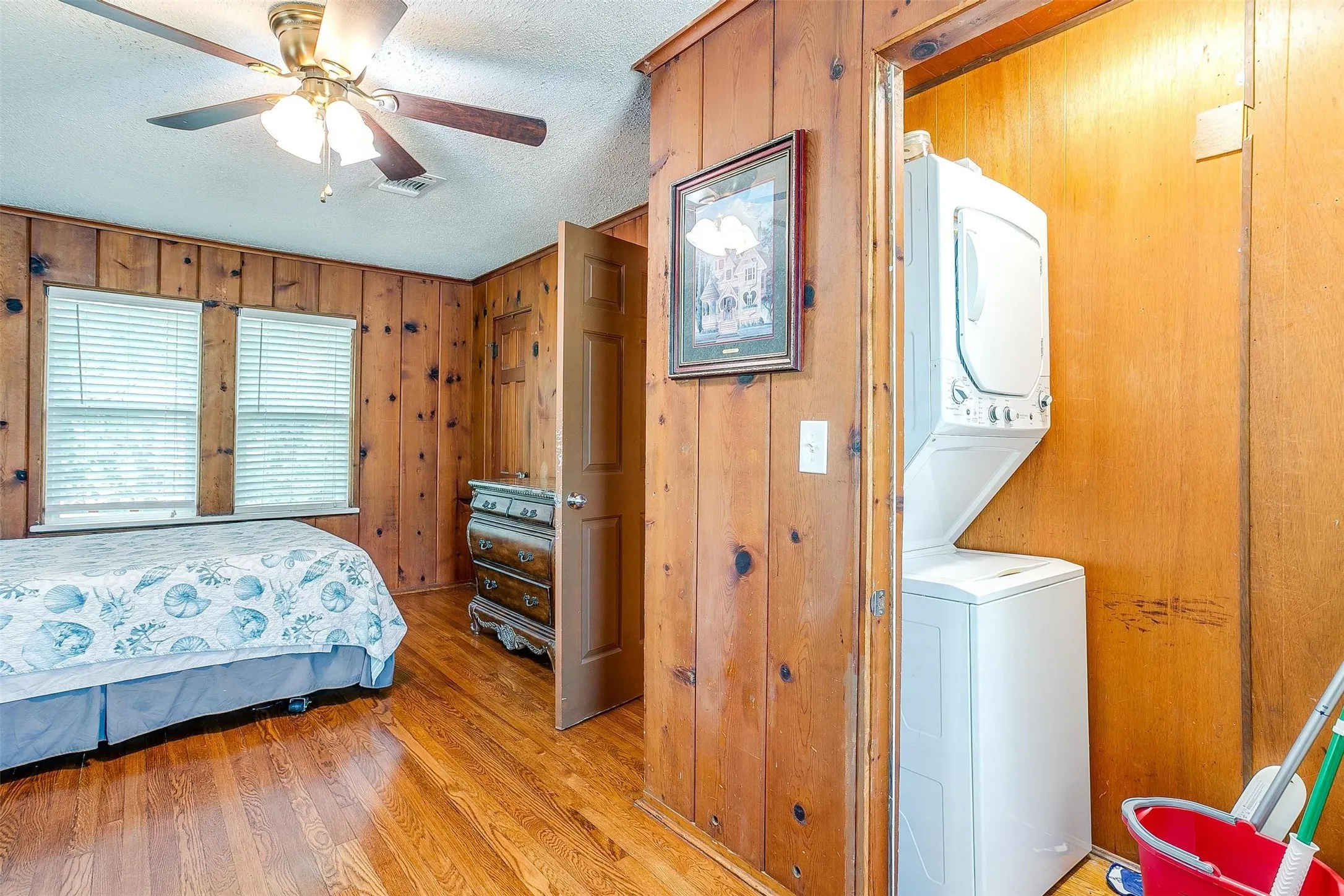 Bedroom has a stackable washer/dryer