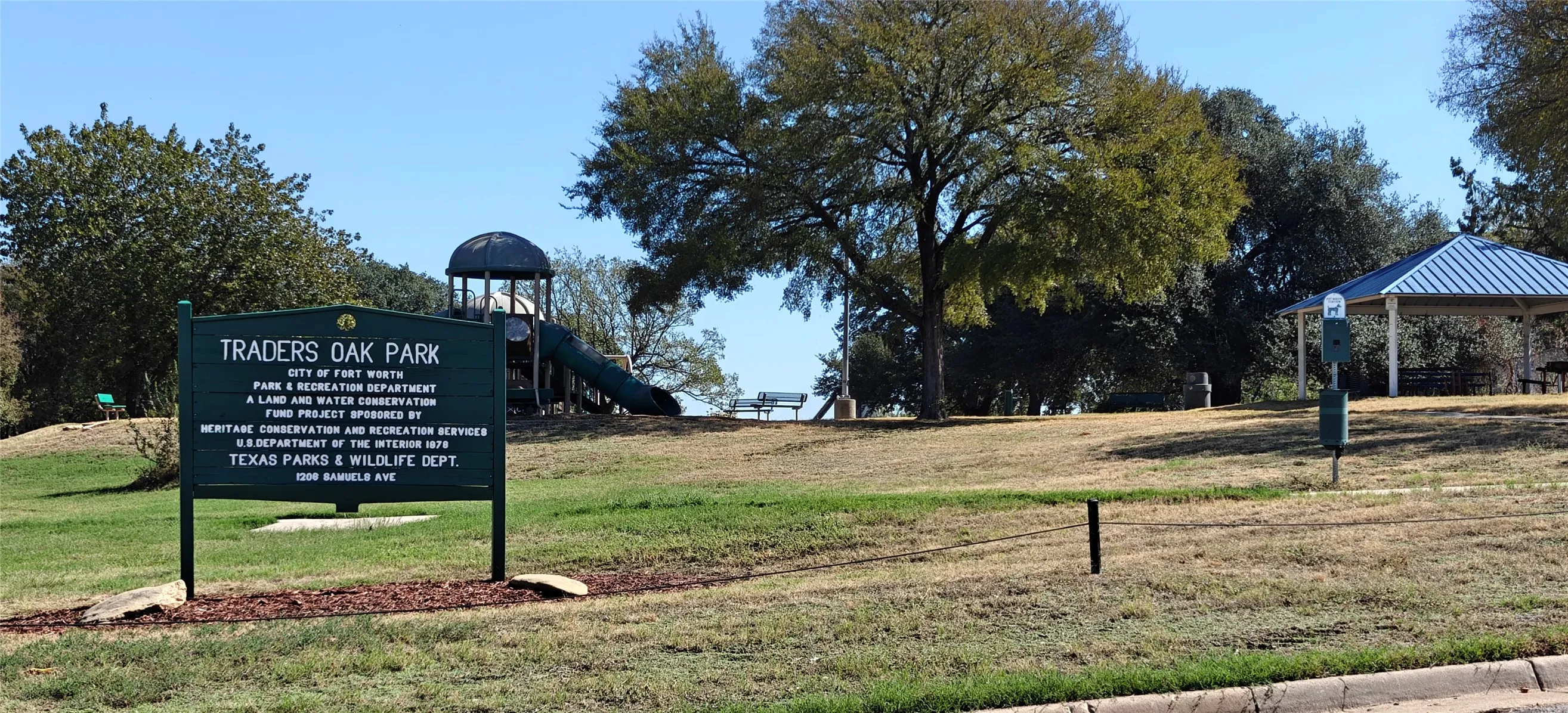 Traders Oak Park, directly behind the home, offers playground & picnic amenities.