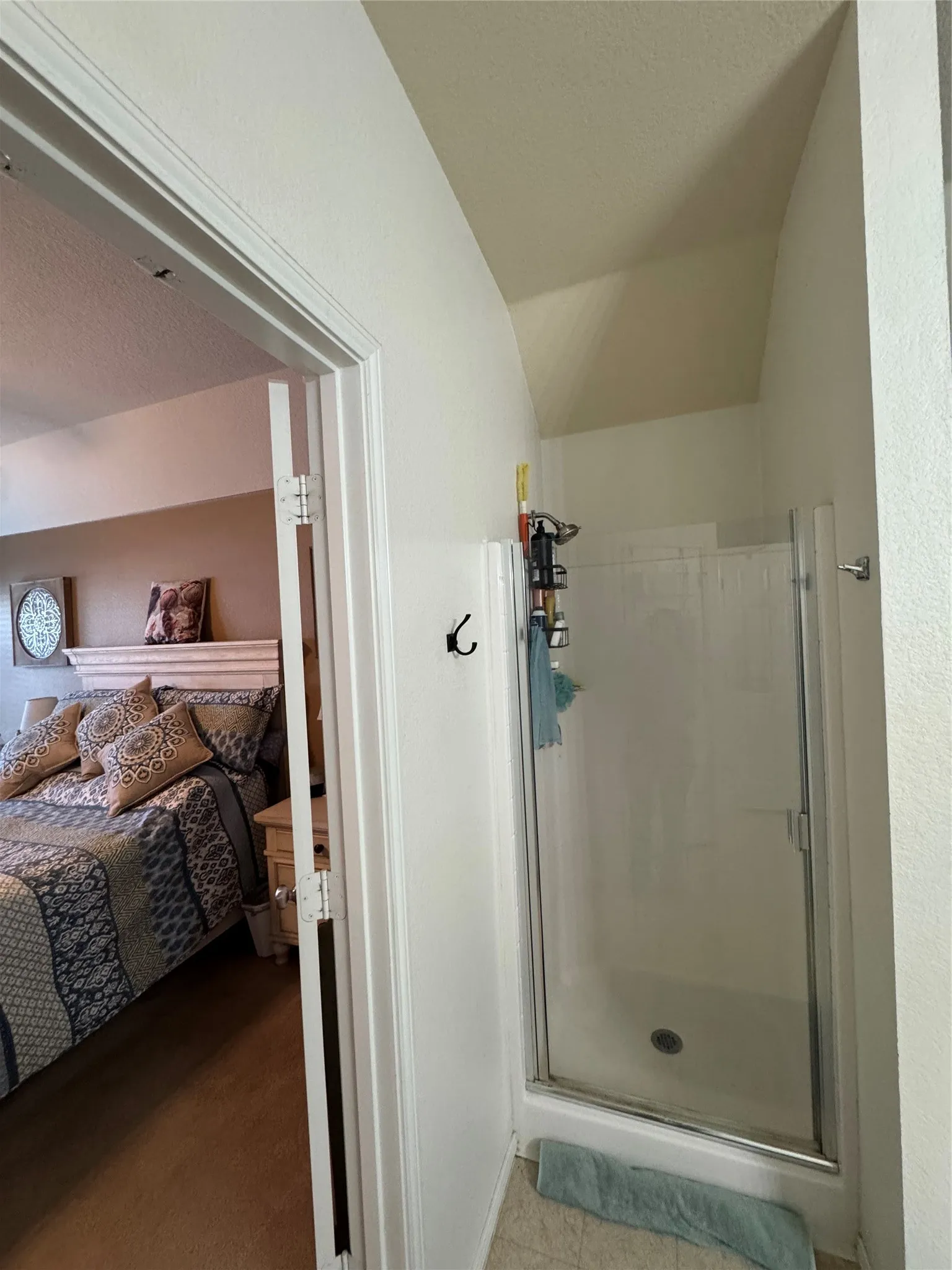 Enclosed shower stall with a clear glass door