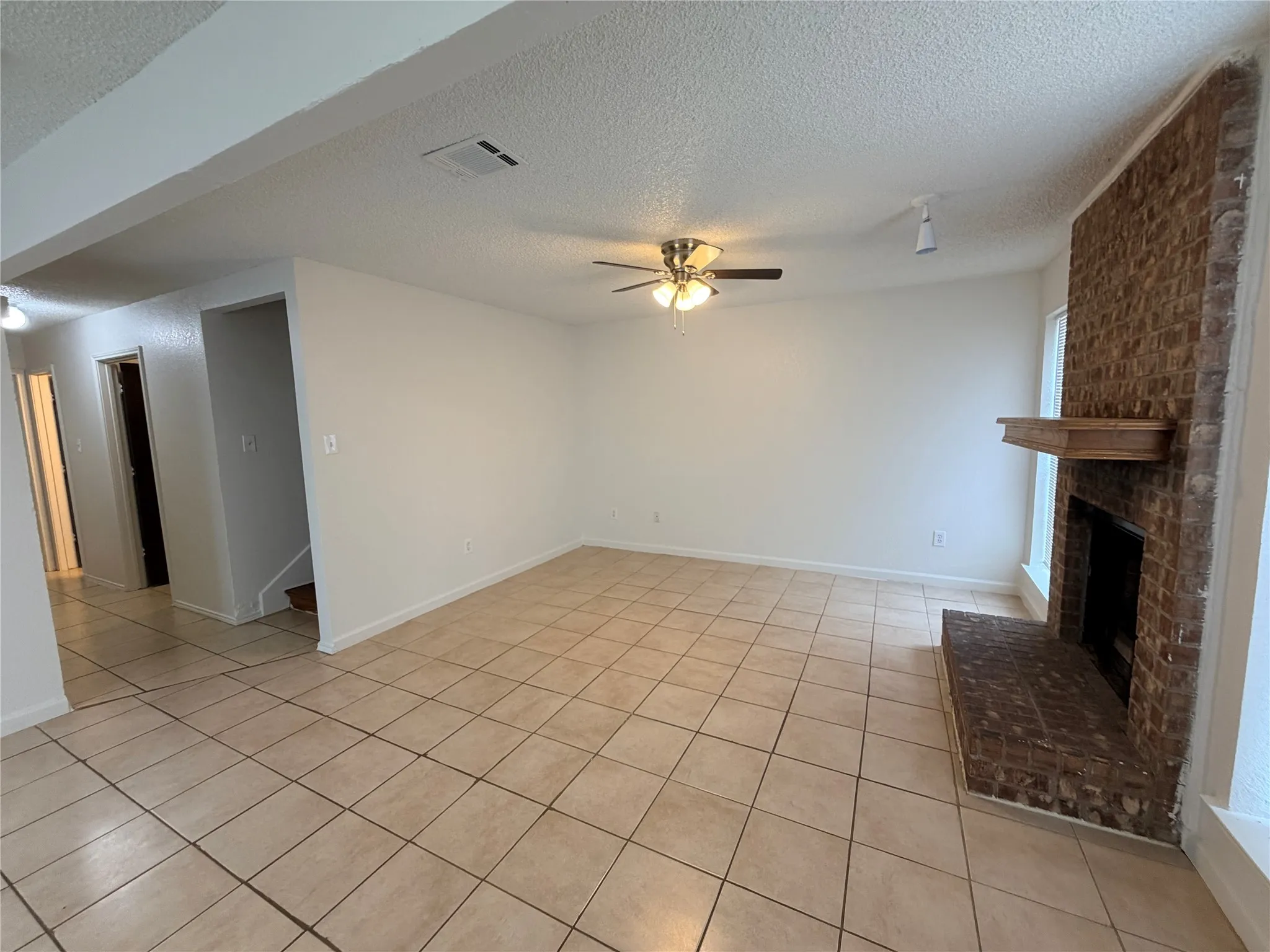 Duplex For Rent in Tarrant County , 2410 Summer Place Drive, Arlington, Texas 76014, 2 Bedroom, 2 Bathroom, Garage spaces, 2,466 Sqft, built in 1984, mls#21380575, Real Estate Agent in Arlington, Homes For Rent in Tarrant county, Homes For Rent in Arlington, Realtor in Arlington Texas, Real Estate Brokerage Independent Realty Texas, Luminita Cordes Realtor