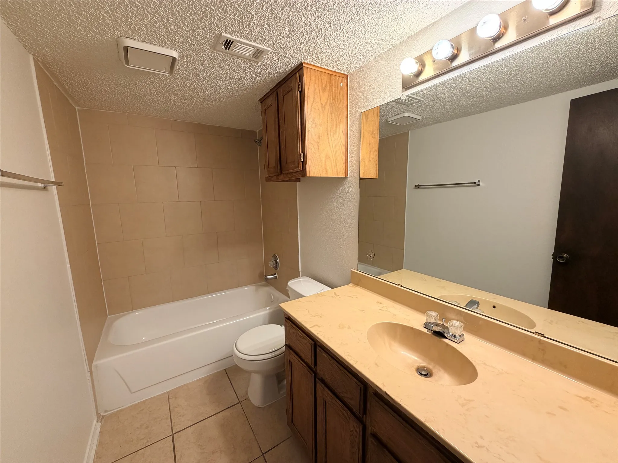 Duplex For Rent in Tarrant County , 2410 Summer Place Drive, Arlington, Texas 76014, 2 Bedroom, 2 Bathroom, Garage spaces, 2,466 Sqft, built in 1984, mls#21380575, Real Estate Agent in Arlington, Homes For Rent in Tarrant county, Homes For Rent in Arlington, Realtor in Arlington Texas, Real Estate Brokerage Independent Realty Texas, Luminita Cordes Realtor