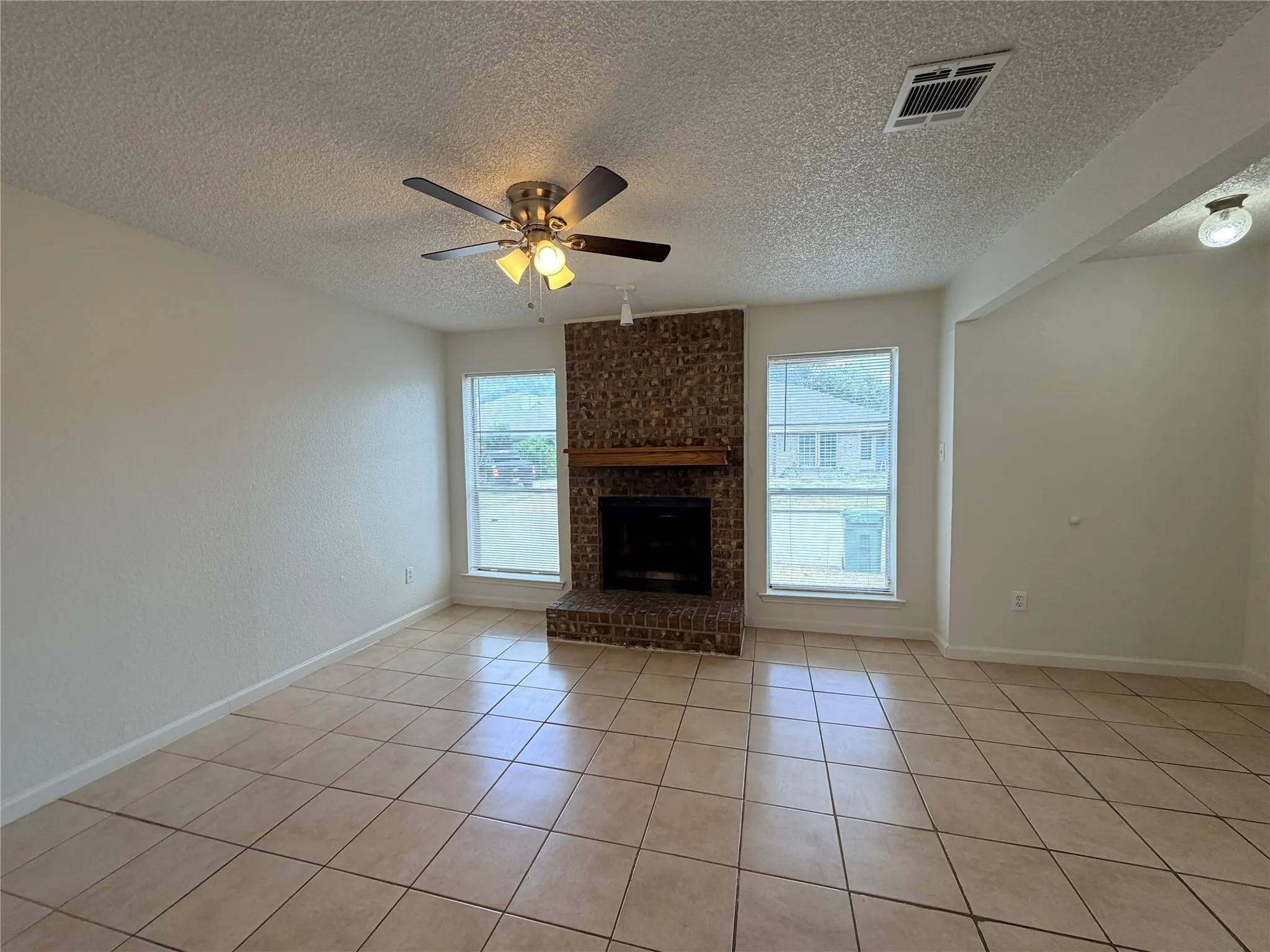 Duplex For Rent in Tarrant County , 2410 Summer Place Drive, Arlington, Texas 76014, 2 Bedroom, 2 Bathroom, Garage spaces, 2,466 Sqft, built in 1984, mls#21380575, Real Estate Agent in Arlington, Homes For Rent in Tarrant county, Homes For Rent in Arlington, Realtor in Arlington Texas, Real Estate Brokerage Independent Realty Texas, Luminita Cordes Realtor
