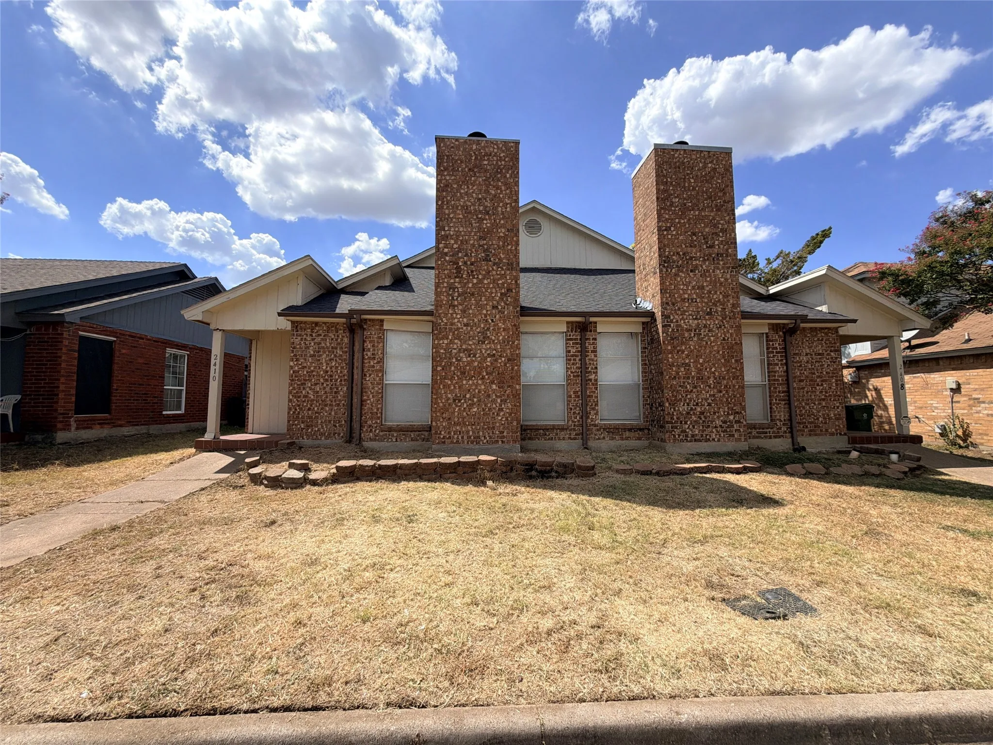 Duplex For Rent in Tarrant County , 2410 Summer Place Drive, Arlington, Texas 76014, 2 Bedroom, 2 Bathroom, Garage spaces, 2,466 Sqft, built in 1984, mls#21380575, Real Estate Agent in Arlington, Homes For Rent in Tarrant county, Homes For Rent in Arlington, Realtor in Arlington Texas, Real Estate Brokerage Independent Realty Texas, Luminita Cordes Realtor