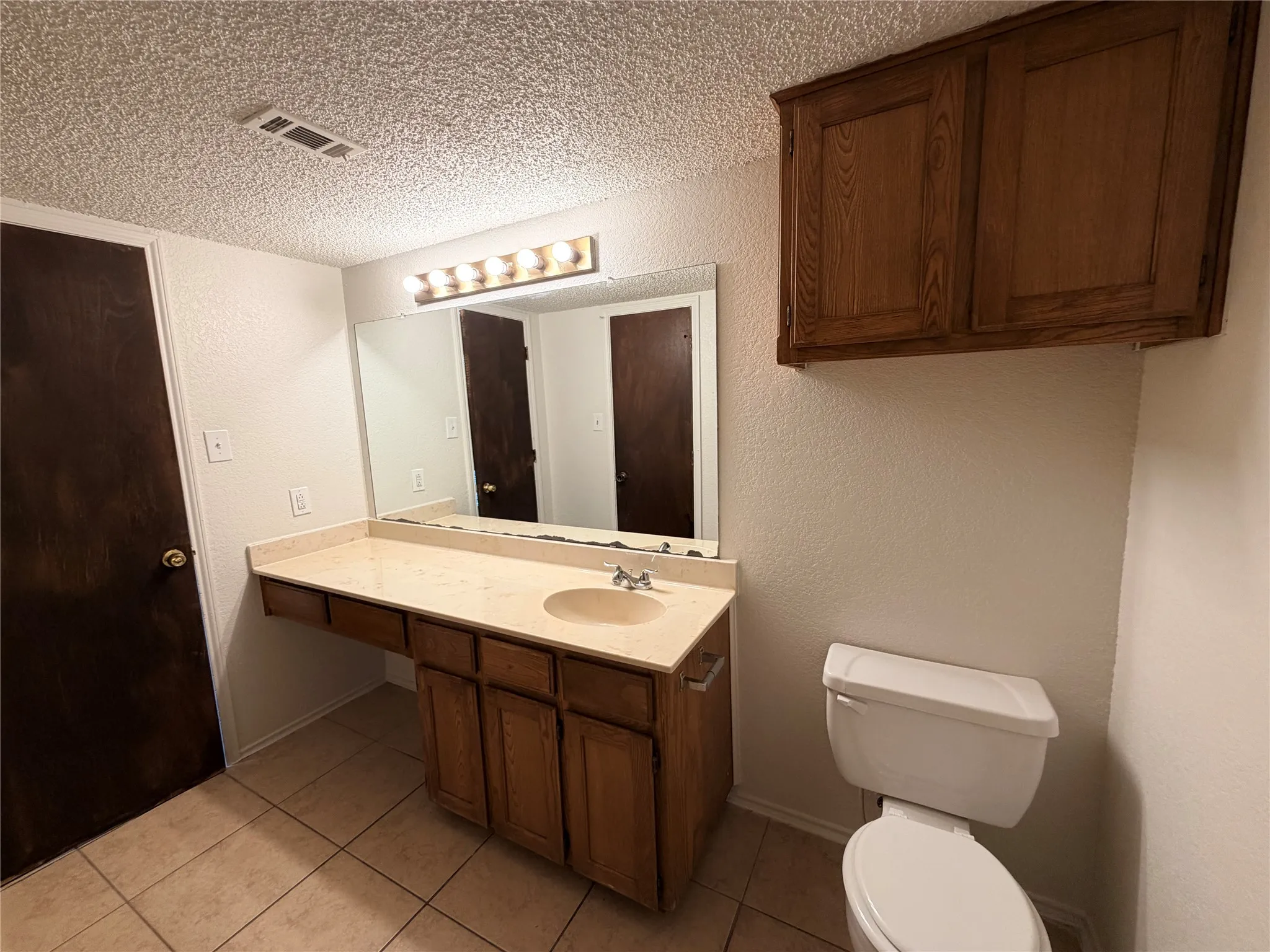 Duplex For Rent in Tarrant County , 2410 Summer Place Drive, Arlington, Texas 76014, 2 Bedroom, 2 Bathroom, Garage spaces, 2,466 Sqft, built in 1984, mls#21380575, Real Estate Agent in Arlington, Homes For Rent in Tarrant county, Homes For Rent in Arlington, Realtor in Arlington Texas, Real Estate Brokerage Independent Realty Texas, Luminita Cordes Realtor