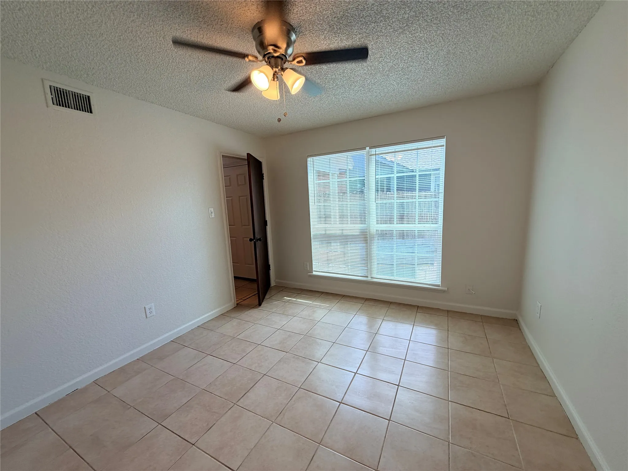Duplex For Rent in Tarrant County , 2410 Summer Place Drive, Arlington, Texas 76014, 2 Bedroom, 2 Bathroom, Garage spaces, 2,466 Sqft, built in 1984, mls#21380575, Real Estate Agent in Arlington, Homes For Rent in Tarrant county, Homes For Rent in Arlington, Realtor in Arlington Texas, Real Estate Brokerage Independent Realty Texas, Luminita Cordes Realtor