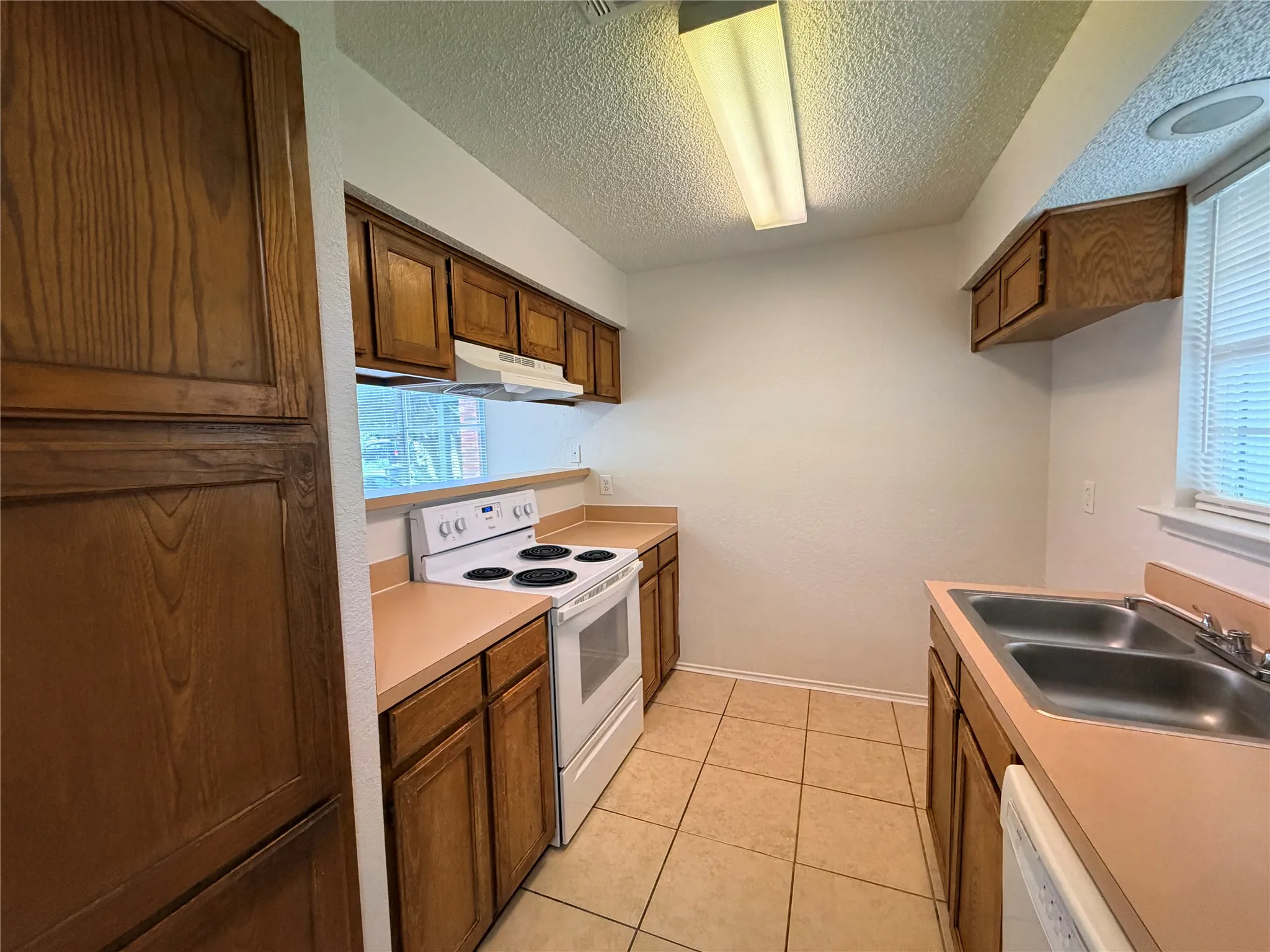 Duplex For Rent in Tarrant County , 2410 Summer Place Drive, Arlington, Texas 76014, 2 Bedroom, 2 Bathroom, Garage spaces, 2,466 Sqft, built in 1984, mls#21380575, Real Estate Agent in Arlington, Homes For Rent in Tarrant county, Homes For Rent in Arlington, Realtor in Arlington Texas, Real Estate Brokerage Independent Realty Texas, Luminita Cordes Realtor