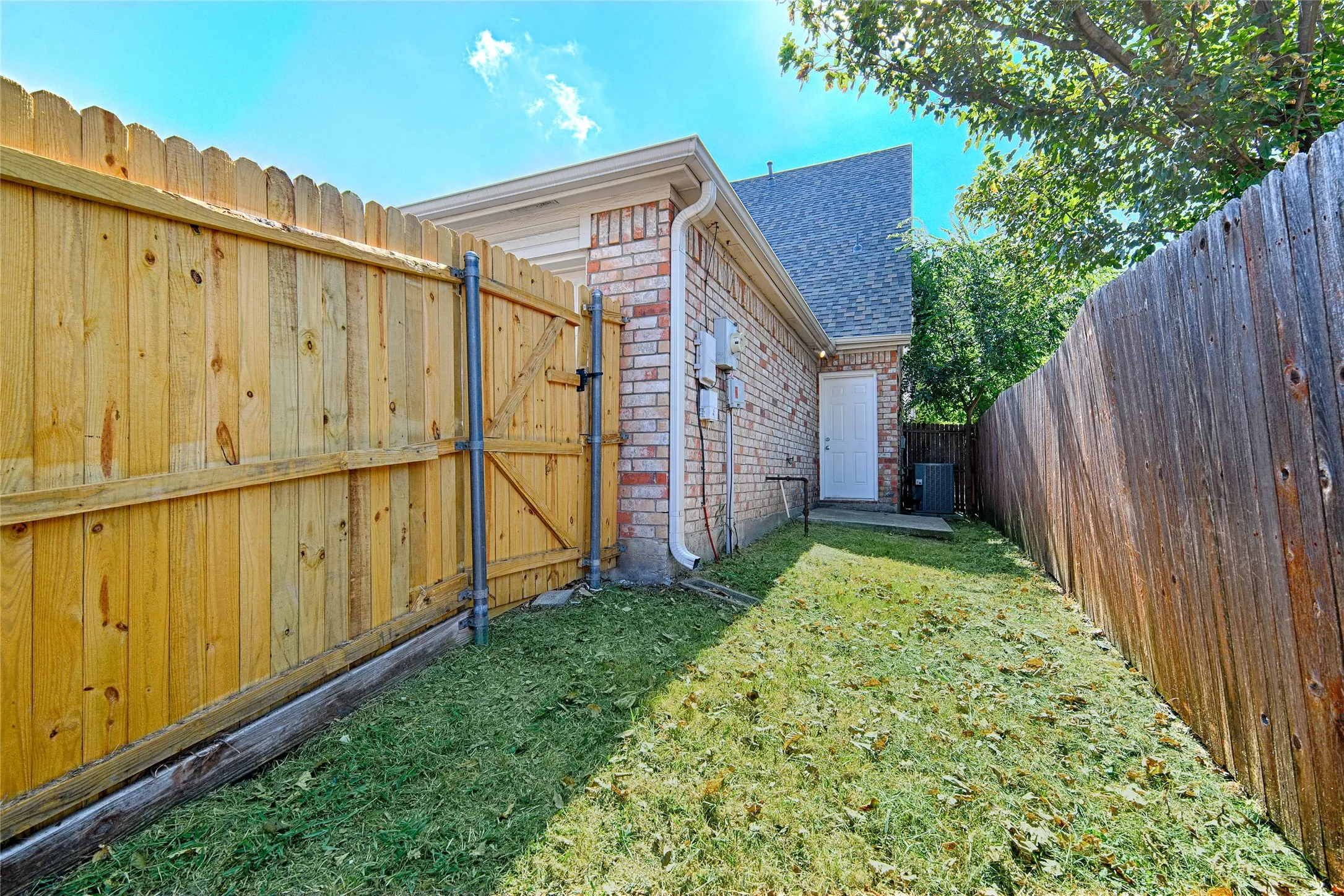 Duplex For Sale in Collin County , 8659 Holly Street, Frisco, Texas 75034, 3 Bedroom, 3 Bathroom, 2 Garage spaces, 3,240 Sqft, built in 1998, mls#21379634, Real Estate Agent in Frisco, Homes For Sale in Collin county, Homes For Sale in Frisco, Realtor in Frisco Texas, Real Estate Brokerage Independent Realty Texas, Luminita Cordes Realtor