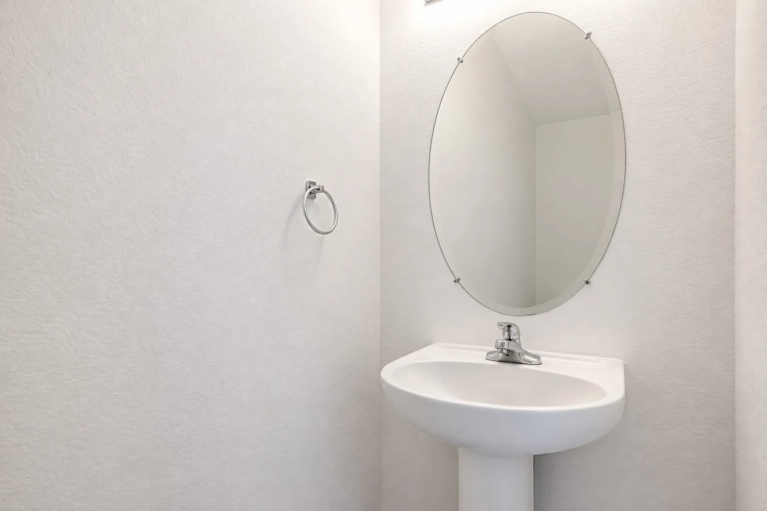 8661 Holly 1/2 bath