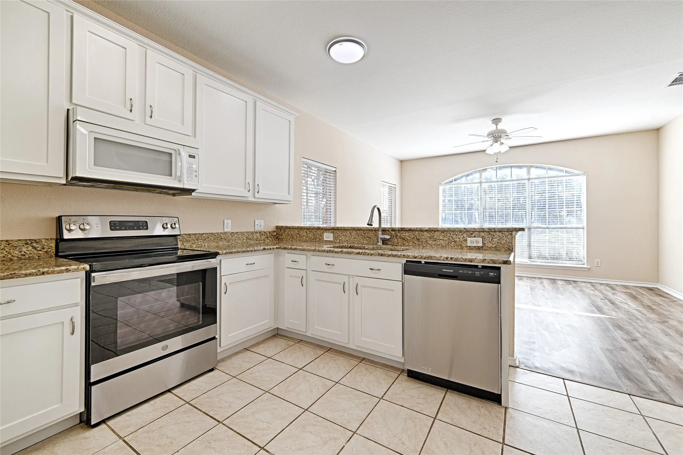 8661 Holly Kitchen