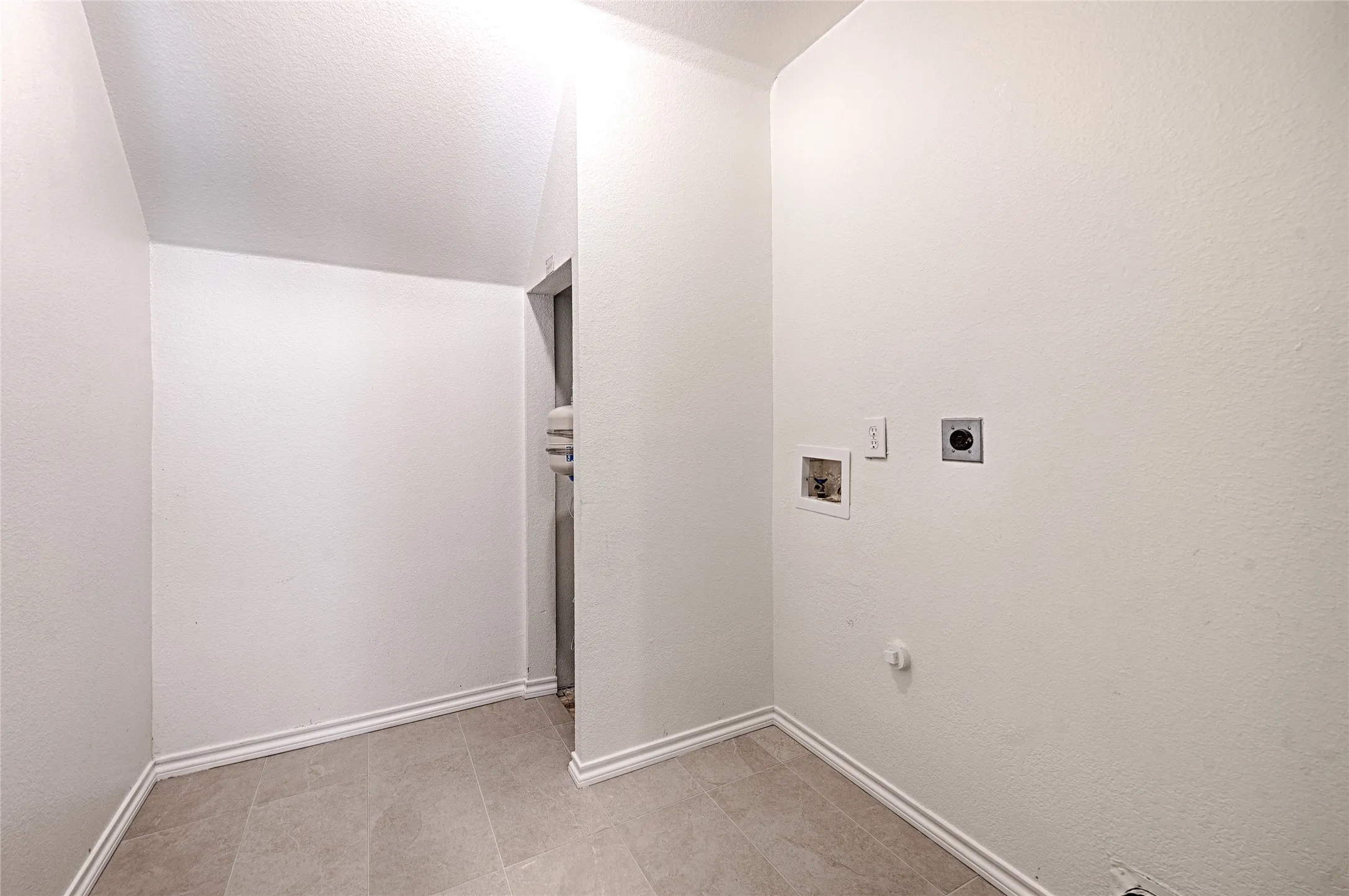 8661 Holly Laundry Room