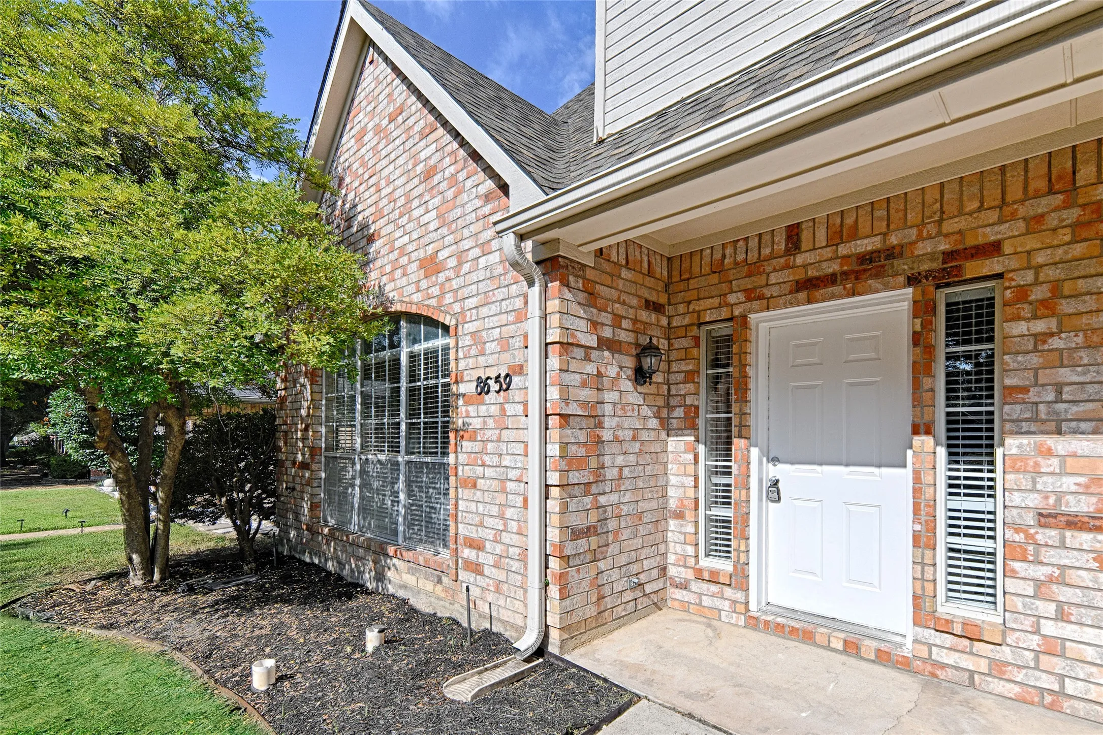 8659 Holly front