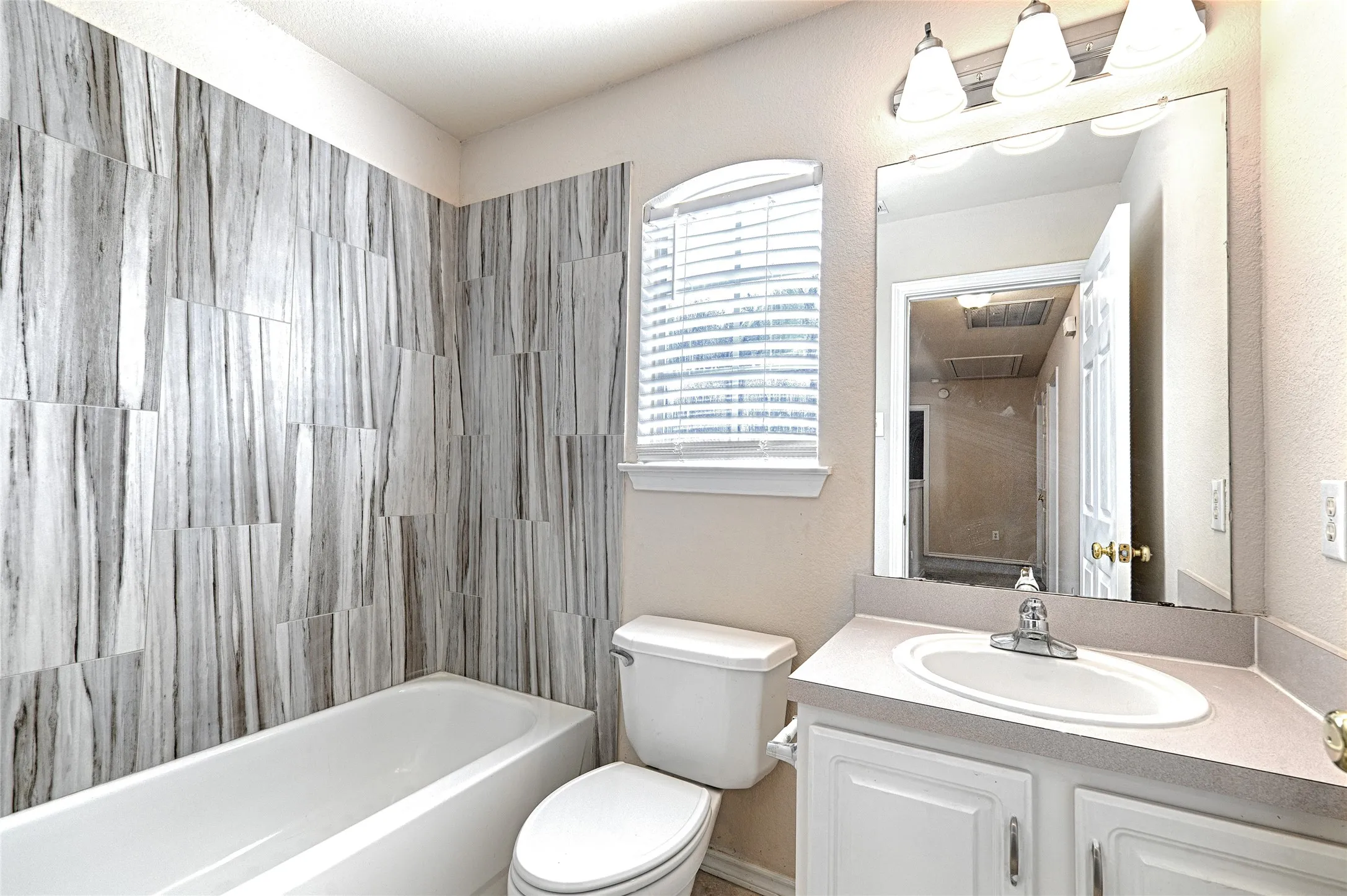 8659 Bathroom