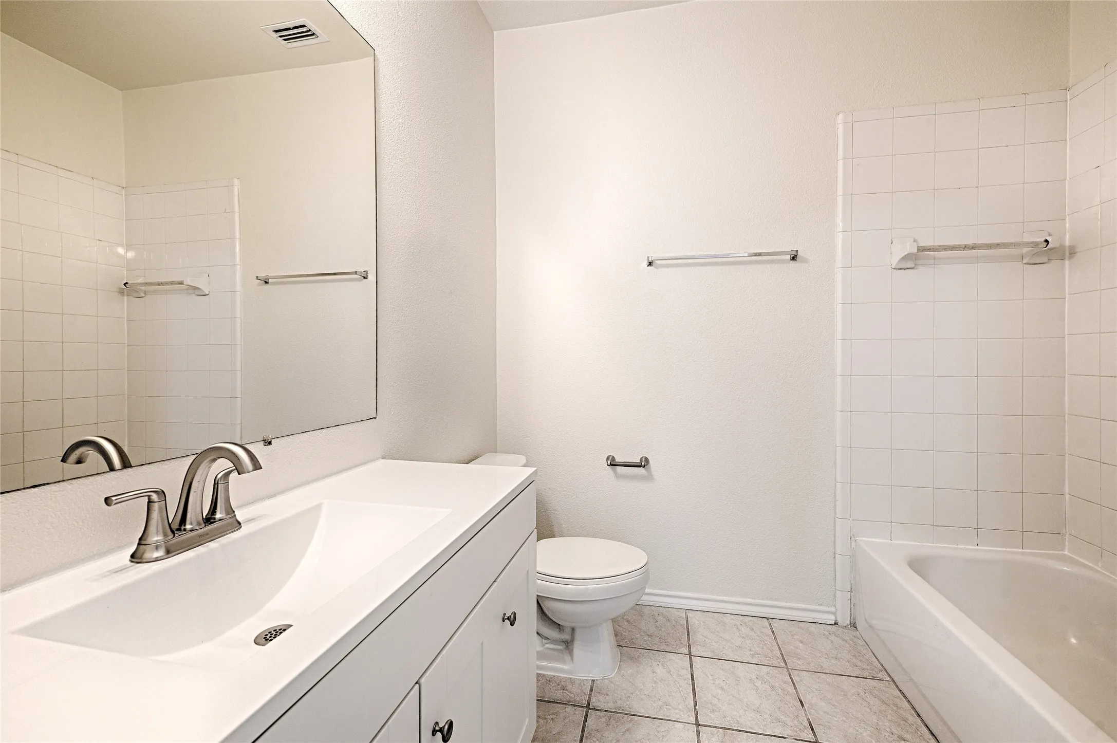 8661 Holly Master bathroom