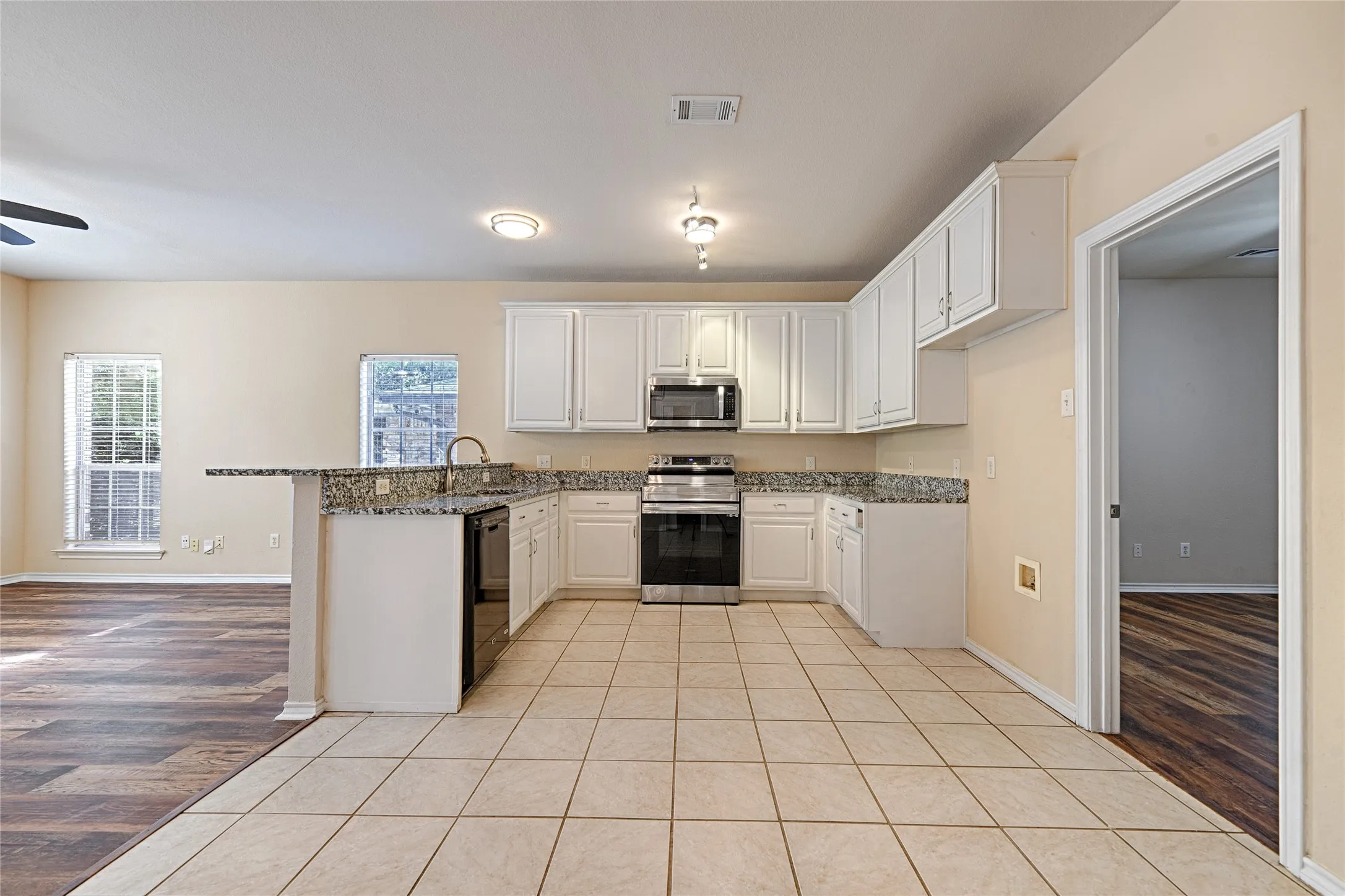 8659 Holly Dining