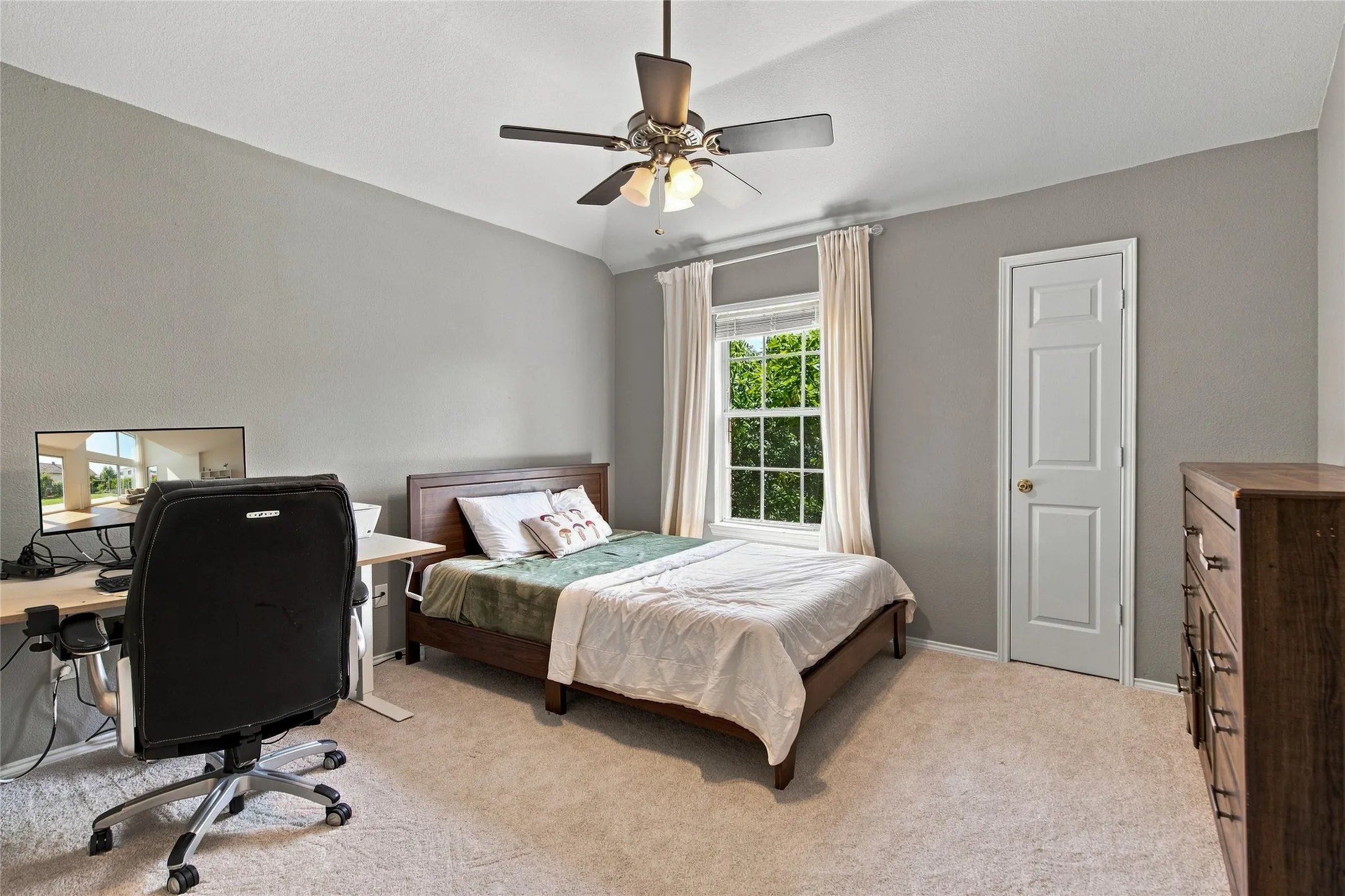 Single Family Residence For Sale in Collin County , 7112 Bryce Canyon Drive, Mc Kinney, Texas 75072, 3 Bedroom, 3 Bathroom, 2 Garage spaces, 2,554 Sqft, built in 2002, mls#21380572, Real Estate Agent in Mc Kinney, Homes For Sale in Collin county, Homes For Sale in Mc Kinney, Realtor in Mc Kinney Texas, Real Estate Brokerage Independent Realty Texas, Luminita Cordes Realtor