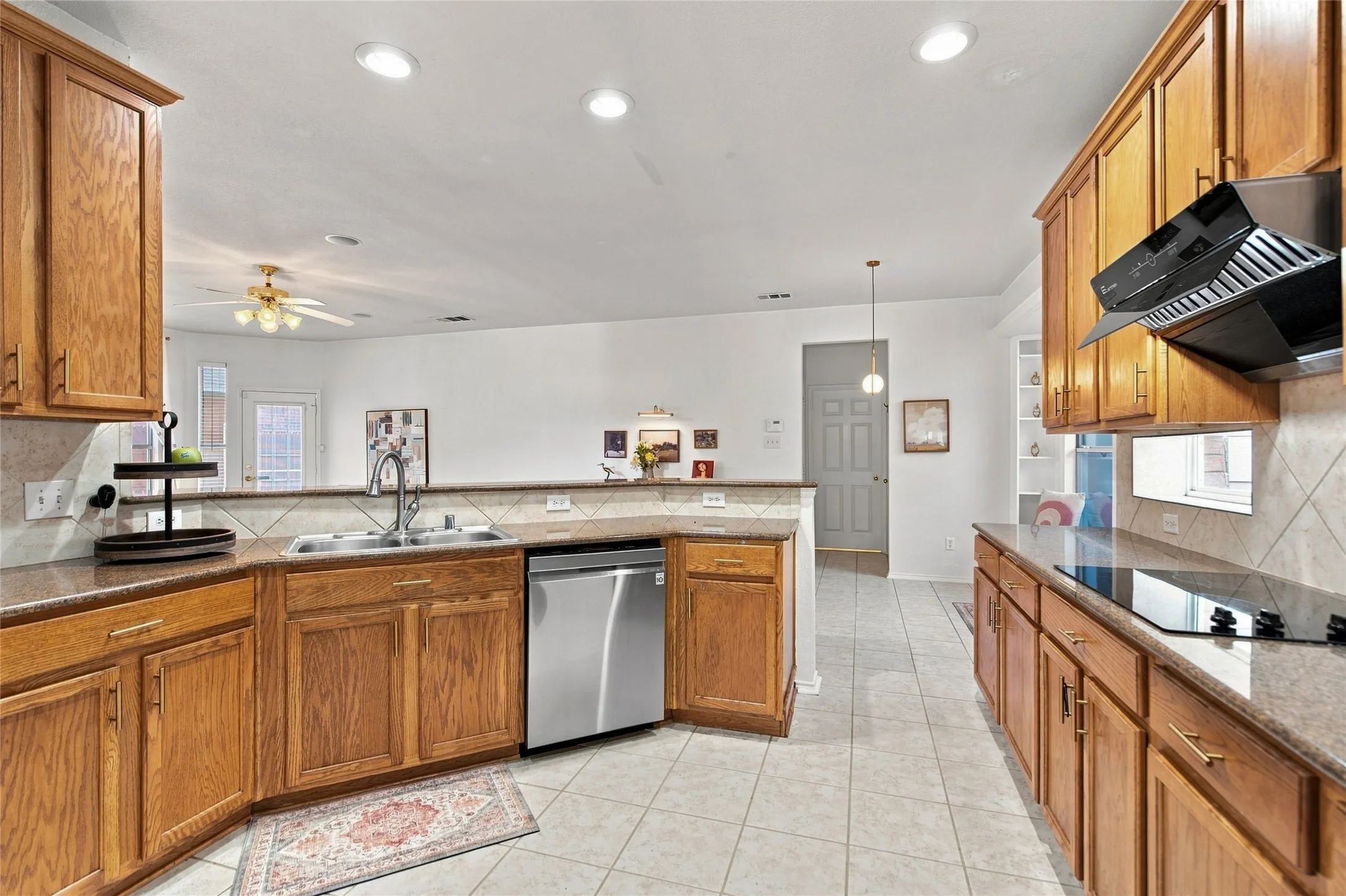 Single Family Residence For Sale in Collin County , 7112 Bryce Canyon Drive, Mc Kinney, Texas 75072, 3 Bedroom, 3 Bathroom, 2 Garage spaces, 2,554 Sqft, built in 2002, mls#21380572, Real Estate Agent in Mc Kinney, Homes For Sale in Collin county, Homes For Sale in Mc Kinney, Realtor in Mc Kinney Texas, Real Estate Brokerage Independent Realty Texas, Luminita Cordes Realtor