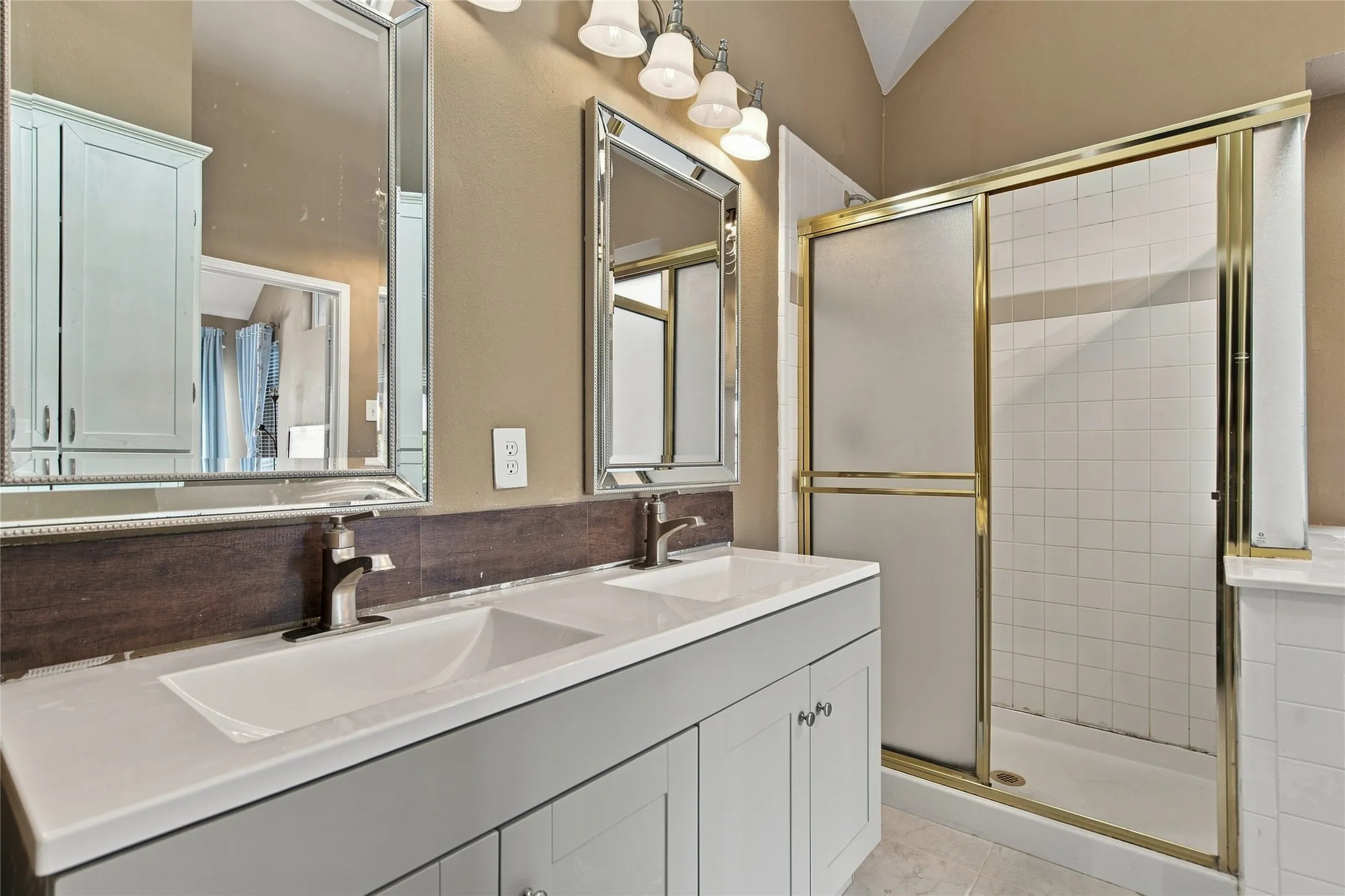 Single Family Residence For Sale in Collin County , 7112 Bryce Canyon Drive, Mc Kinney, Texas 75072, 3 Bedroom, 3 Bathroom, 2 Garage spaces, 2,554 Sqft, built in 2002, mls#21380572, Real Estate Agent in Mc Kinney, Homes For Sale in Collin county, Homes For Sale in Mc Kinney, Realtor in Mc Kinney Texas, Real Estate Brokerage Independent Realty Texas, Luminita Cordes Realtor