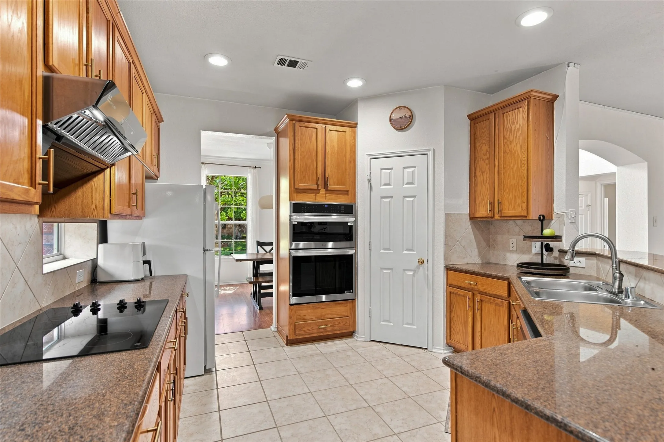 Single Family Residence For Sale in Collin County , 7112 Bryce Canyon Drive, Mc Kinney, Texas 75072, 3 Bedroom, 3 Bathroom, 2 Garage spaces, 2,554 Sqft, built in 2002, mls#21380572, Real Estate Agent in Mc Kinney, Homes For Sale in Collin county, Homes For Sale in Mc Kinney, Realtor in Mc Kinney Texas, Real Estate Brokerage Independent Realty Texas, Luminita Cordes Realtor