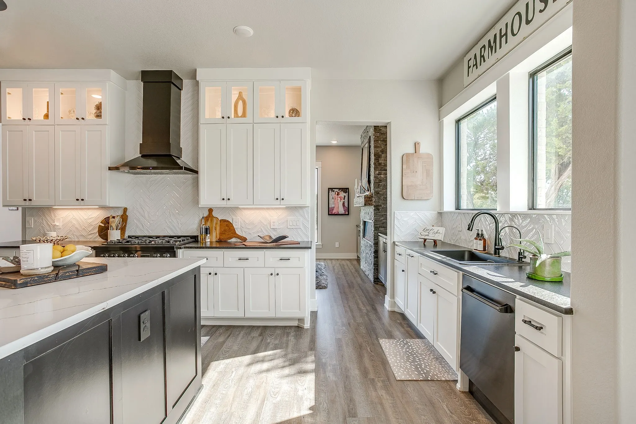 Single Family Residence For Sale in Johnson County , 8104 Leven Links Street, Cleburne, Texas 76033, 3 Bedroom, 3 Bathroom, 3 Garage spaces, 3,490 Sqft, built in 2023, mls#21380240, Real Estate Agent in Cleburne, Homes For Sale in Johnson county, Homes For Sale in Cleburne, Realtor in Cleburne Texas, Real Estate Brokerage Independent Realty Texas, Luminita Cordes Realtor