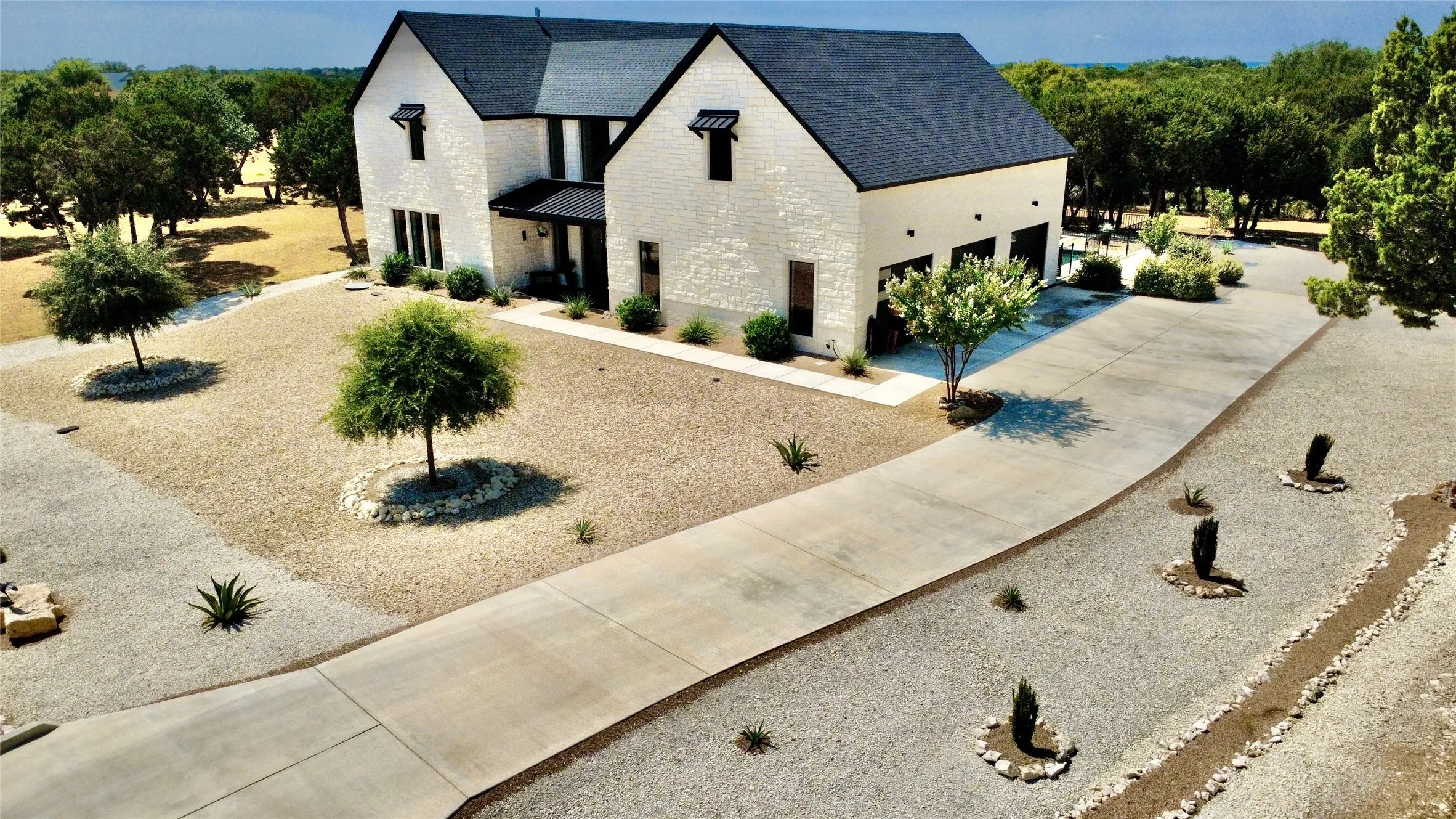 Single Family Residence For Sale in Johnson County , 8104 Leven Links Street, Cleburne, Texas 76033, 3 Bedroom, 3 Bathroom, 3 Garage spaces, 3,490 Sqft, built in 2023, mls#21380240, Real Estate Agent in Cleburne, Homes For Sale in Johnson county, Homes For Sale in Cleburne, Realtor in Cleburne Texas, Real Estate Brokerage Independent Realty Texas, Luminita Cordes Realtor