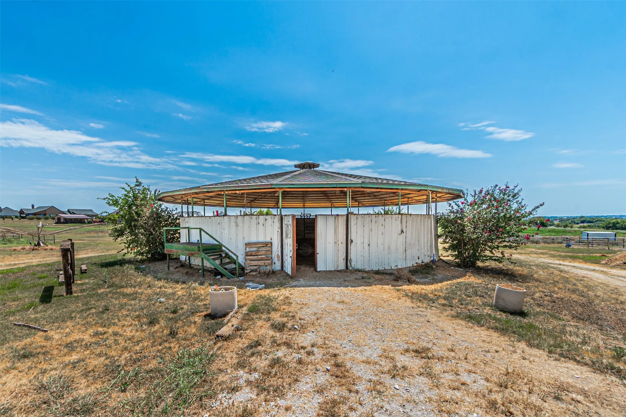 Farm For Sale in Denton County , 12146 FM2450 Highway, Sanger, Texas 76266, 3 Bedroom, 3 Bathroom, 2 Garage spaces, 1,500 Sqft, built in 1987, mls#21369820, Real Estate Agent in Sanger, Homes For Sale in Denton county, Homes For Sale in Sanger, Realtor in Sanger Texas, Real Estate Brokerage Independent Realty Texas, Luminita Cordes Realtor
