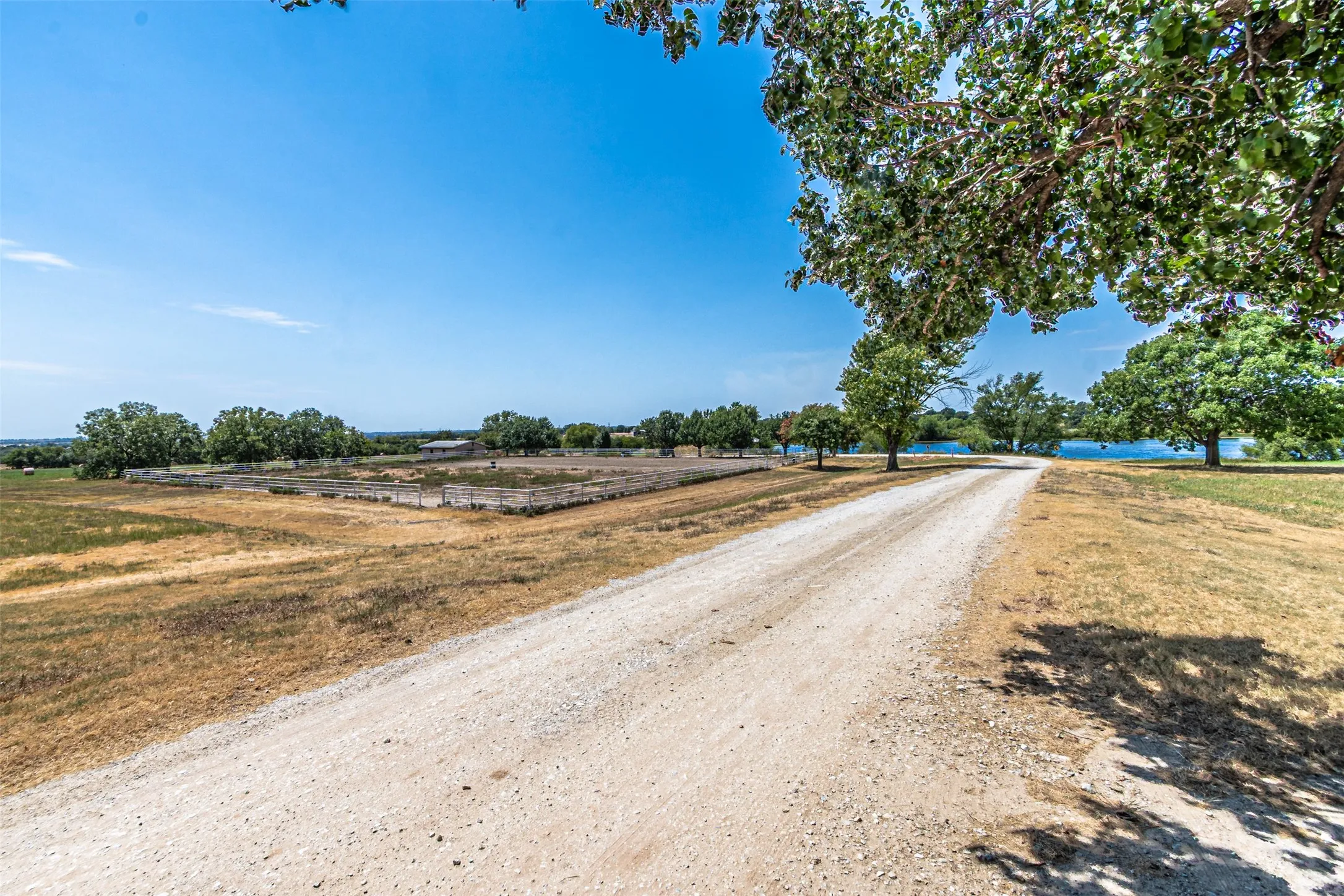 Farm For Sale in Denton County , 12146 FM2450 Highway, Sanger, Texas 76266, 3 Bedroom, 3 Bathroom, 2 Garage spaces, 1,500 Sqft, built in 1987, mls#21369820, Real Estate Agent in Sanger, Homes For Sale in Denton county, Homes For Sale in Sanger, Realtor in Sanger Texas, Real Estate Brokerage Independent Realty Texas, Luminita Cordes Realtor