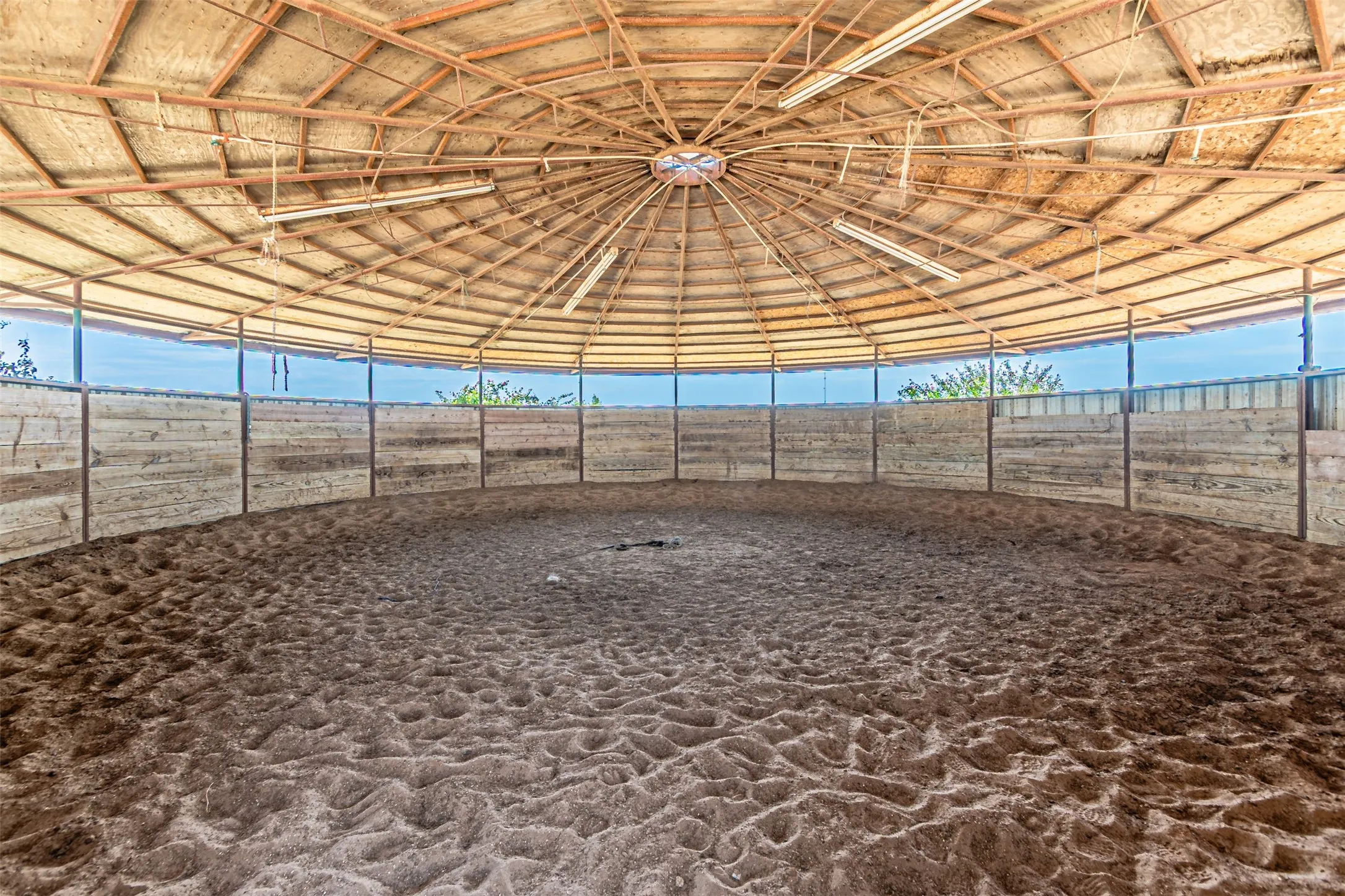 Farm For Sale in Denton County , 12146 FM2450 Highway, Sanger, Texas 76266, 3 Bedroom, 3 Bathroom, 2 Garage spaces, 1,500 Sqft, built in 1987, mls#21369820, Real Estate Agent in Sanger, Homes For Sale in Denton county, Homes For Sale in Sanger, Realtor in Sanger Texas, Real Estate Brokerage Independent Realty Texas, Luminita Cordes Realtor