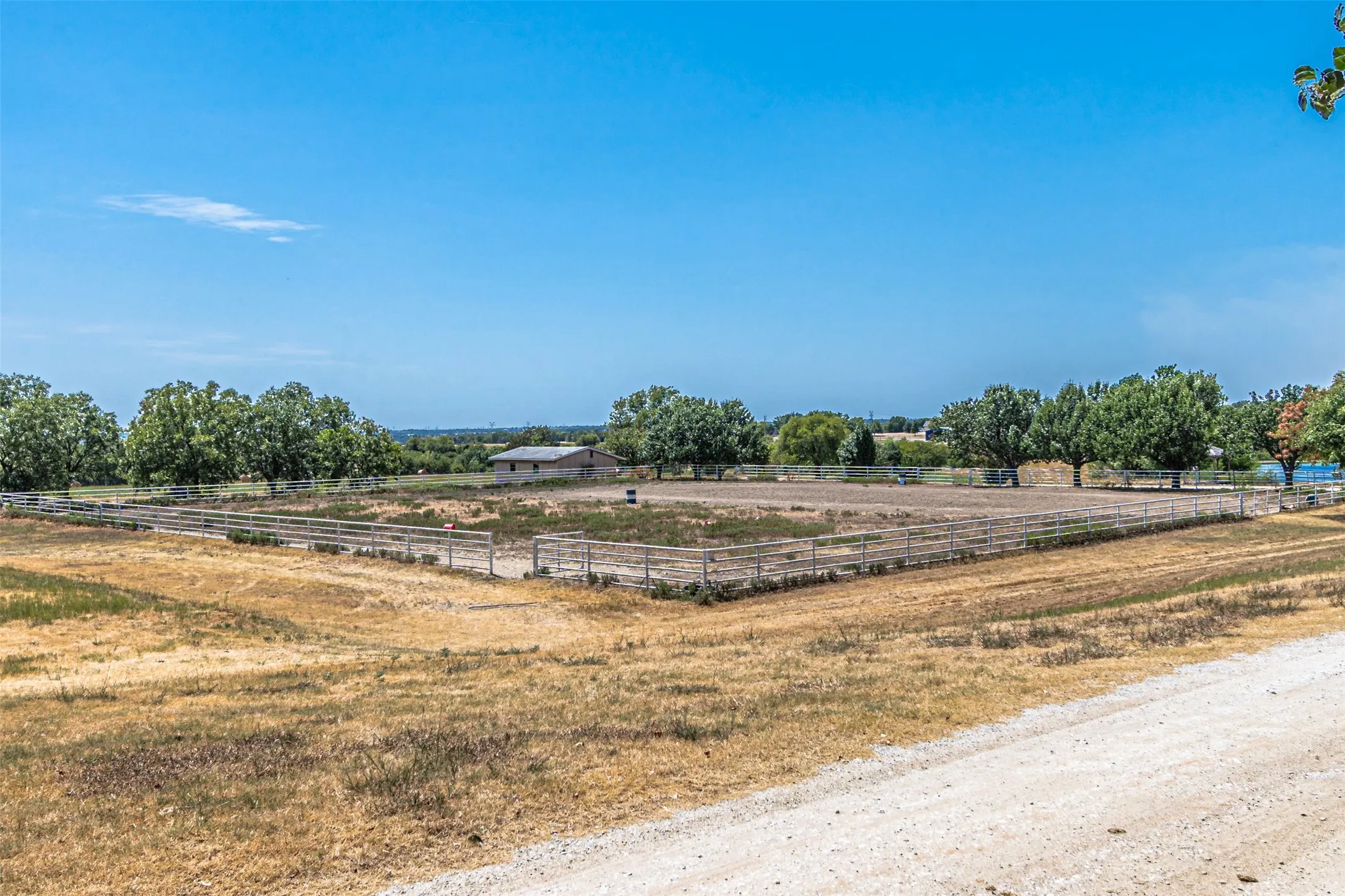 Farm For Sale in Denton County , 12146 FM2450 Highway, Sanger, Texas 76266, 3 Bedroom, 3 Bathroom, 2 Garage spaces, 1,500 Sqft, built in 1987, mls#21369820, Real Estate Agent in Sanger, Homes For Sale in Denton county, Homes For Sale in Sanger, Realtor in Sanger Texas, Real Estate Brokerage Independent Realty Texas, Luminita Cordes Realtor