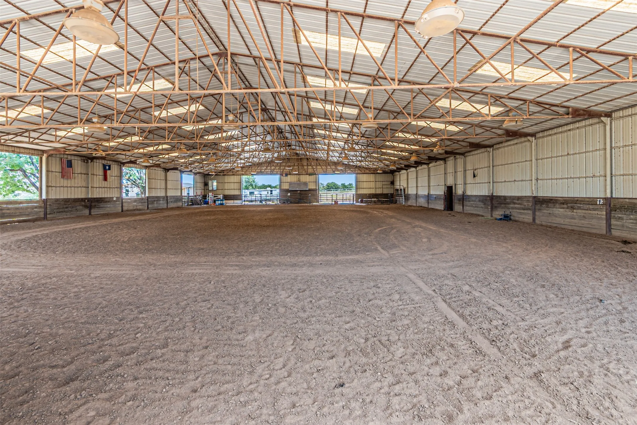 Farm For Sale in Denton County , 12146 FM2450 Highway, Sanger, Texas 76266, 3 Bedroom, 3 Bathroom, 2 Garage spaces, 1,500 Sqft, built in 1987, mls#21369820, Real Estate Agent in Sanger, Homes For Sale in Denton county, Homes For Sale in Sanger, Realtor in Sanger Texas, Real Estate Brokerage Independent Realty Texas, Luminita Cordes Realtor