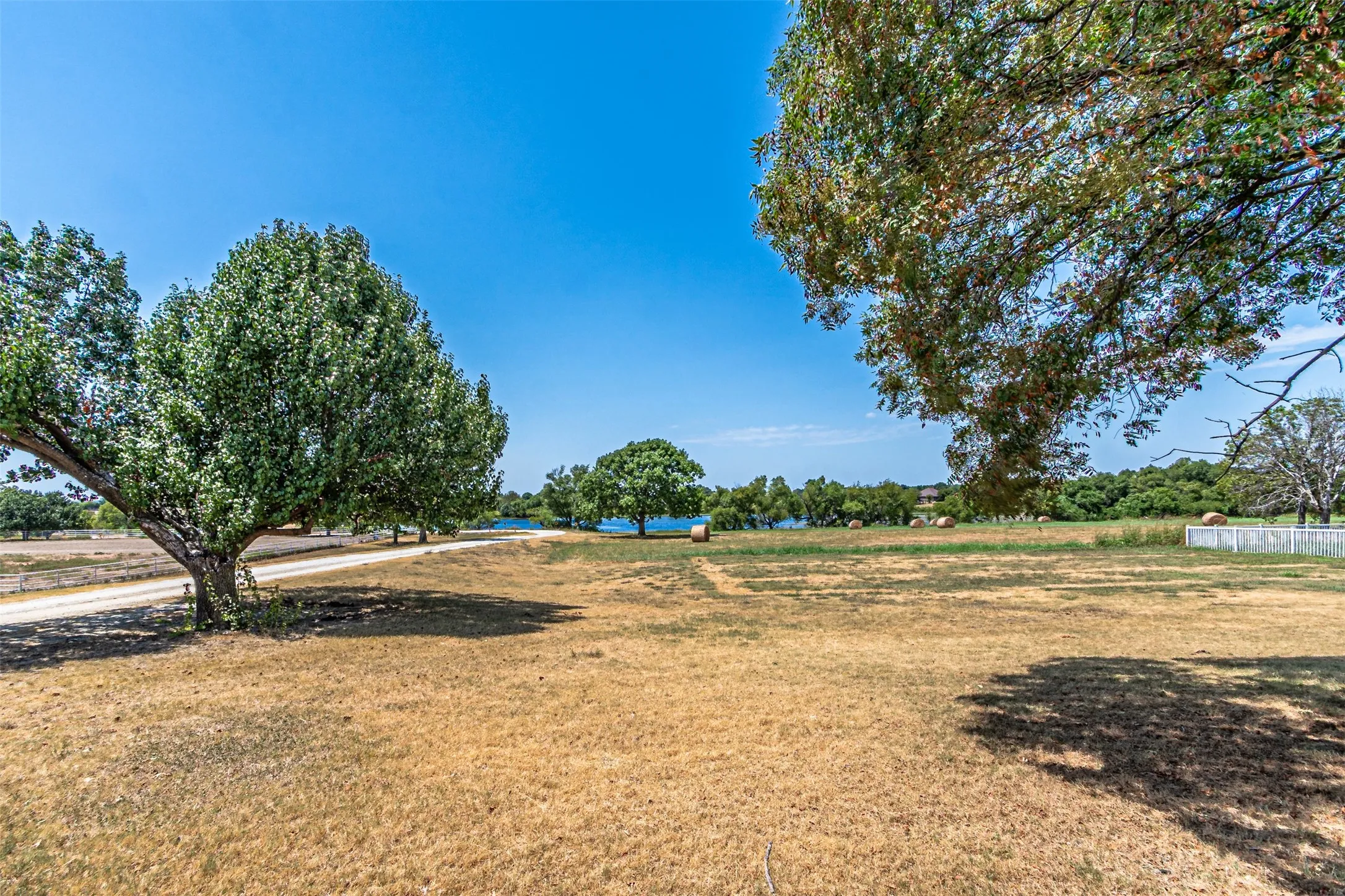 Farm For Sale in Denton County , 12146 FM2450 Highway, Sanger, Texas 76266, 3 Bedroom, 3 Bathroom, 2 Garage spaces, 1,500 Sqft, built in 1987, mls#21369820, Real Estate Agent in Sanger, Homes For Sale in Denton county, Homes For Sale in Sanger, Realtor in Sanger Texas, Real Estate Brokerage Independent Realty Texas, Luminita Cordes Realtor