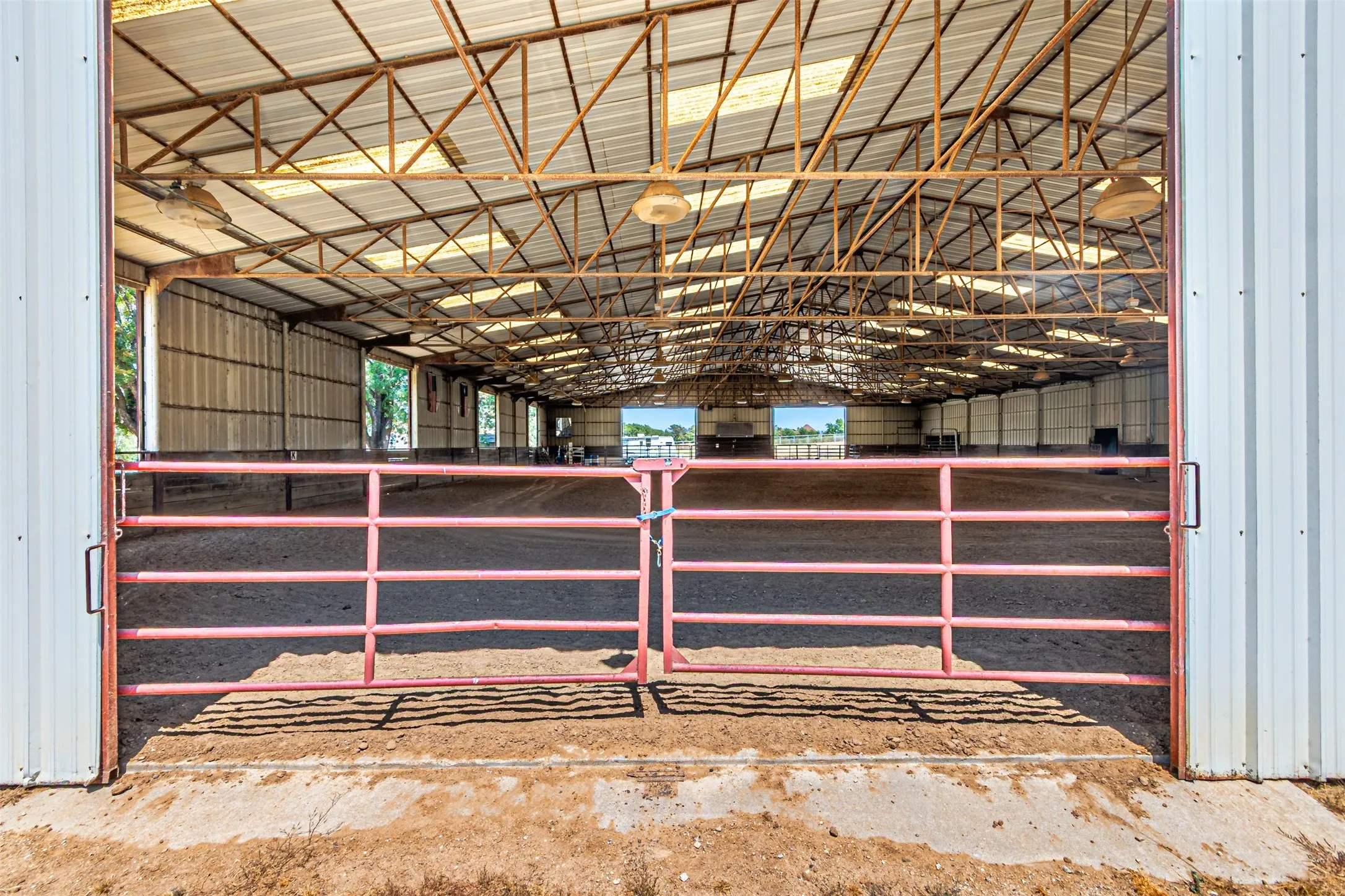 Farm For Sale in Denton County , 12146 FM2450 Highway, Sanger, Texas 76266, 3 Bedroom, 3 Bathroom, 2 Garage spaces, 1,500 Sqft, built in 1987, mls#21369820, Real Estate Agent in Sanger, Homes For Sale in Denton county, Homes For Sale in Sanger, Realtor in Sanger Texas, Real Estate Brokerage Independent Realty Texas, Luminita Cordes Realtor