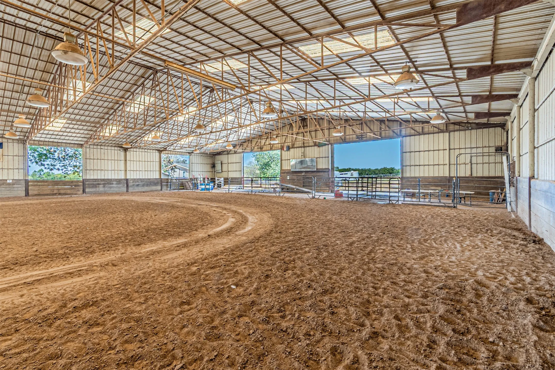 Farm For Sale in Denton County , 12146 FM2450 Highway, Sanger, Texas 76266, 3 Bedroom, 3 Bathroom, 2 Garage spaces, 1,500 Sqft, built in 1987, mls#21369820, Real Estate Agent in Sanger, Homes For Sale in Denton county, Homes For Sale in Sanger, Realtor in Sanger Texas, Real Estate Brokerage Independent Realty Texas, Luminita Cordes Realtor