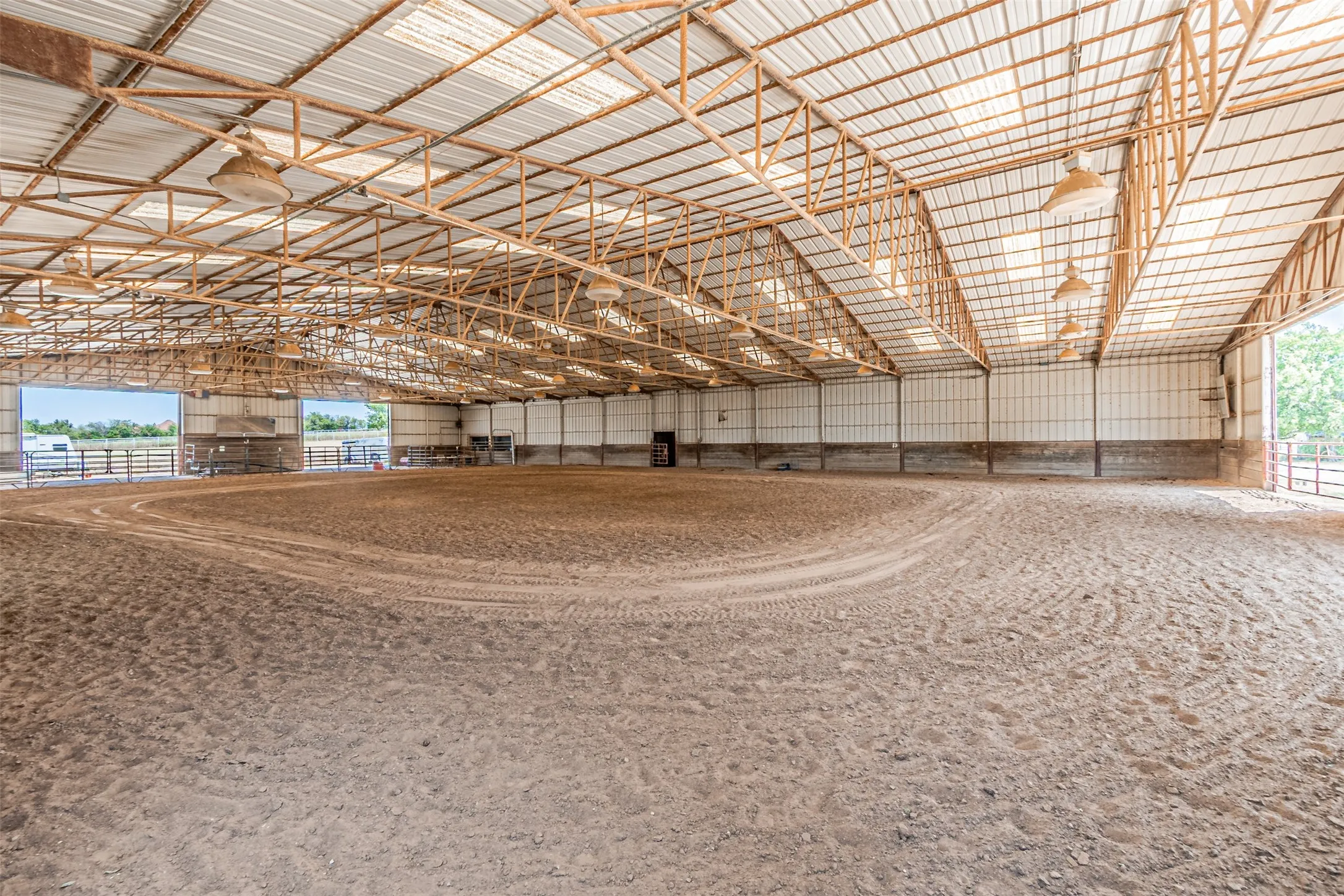 Farm For Sale in Denton County , 12146 FM2450 Highway, Sanger, Texas 76266, 3 Bedroom, 3 Bathroom, 2 Garage spaces, 1,500 Sqft, built in 1987, mls#21369820, Real Estate Agent in Sanger, Homes For Sale in Denton county, Homes For Sale in Sanger, Realtor in Sanger Texas, Real Estate Brokerage Independent Realty Texas, Luminita Cordes Realtor