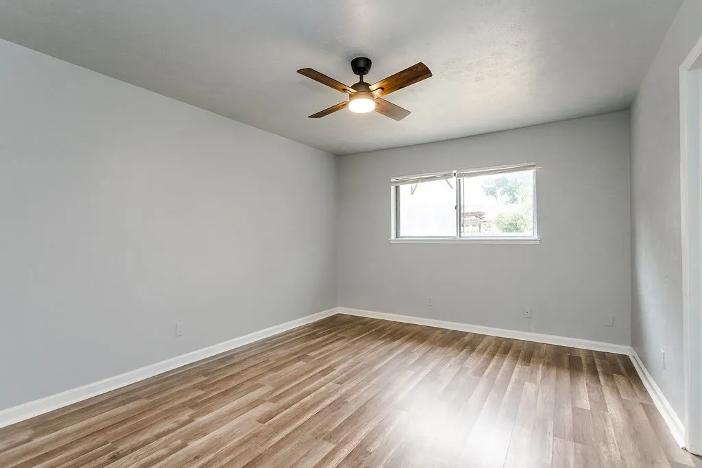 Single Family Residence For Sale in Dallas County , 2633 Santa Anna Drive, Grand Prairie, Texas 75052, 3 Bedroom, 2 Bathroom, 1 Garage spaces, 1,224 Sqft, built in 1974, mls#21380583, Real Estate Agent in Grand Prairie, Homes For Sale in Dallas county, Homes For Sale in Grand Prairie, Realtor in Grand Prairie Texas, Real Estate Brokerage Independent Realty Texas, Luminita Cordes Realtor