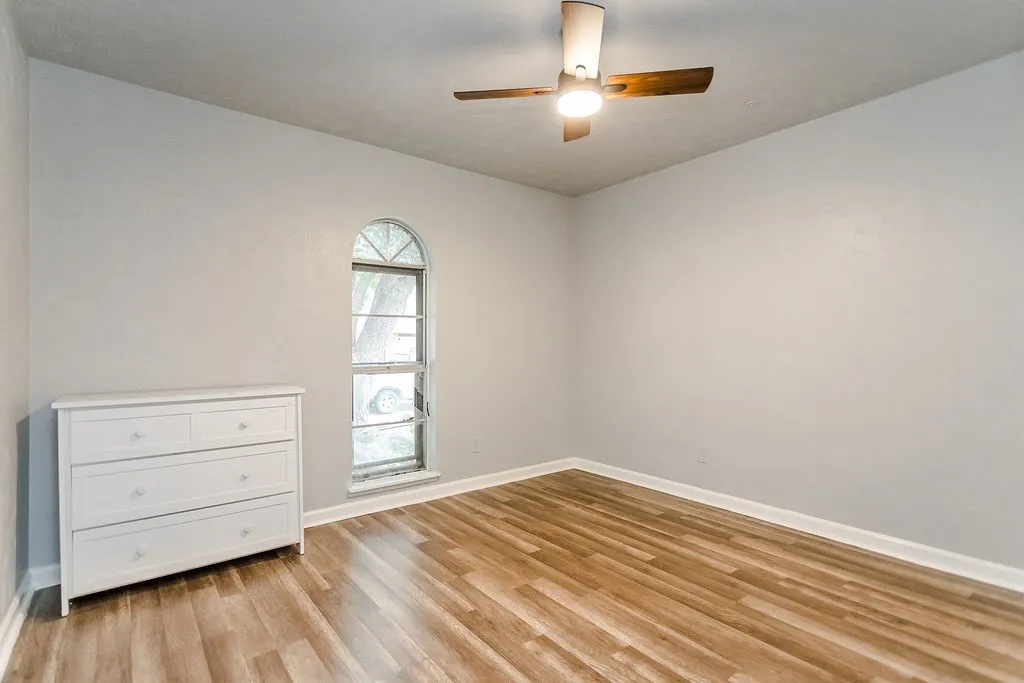 Single Family Residence For Sale in Dallas County , 2633 Santa Anna Drive, Grand Prairie, Texas 75052, 3 Bedroom, 2 Bathroom, 1 Garage spaces, 1,224 Sqft, built in 1974, mls#21380583, Real Estate Agent in Grand Prairie, Homes For Sale in Dallas county, Homes For Sale in Grand Prairie, Realtor in Grand Prairie Texas, Real Estate Brokerage Independent Realty Texas, Luminita Cordes Realtor
