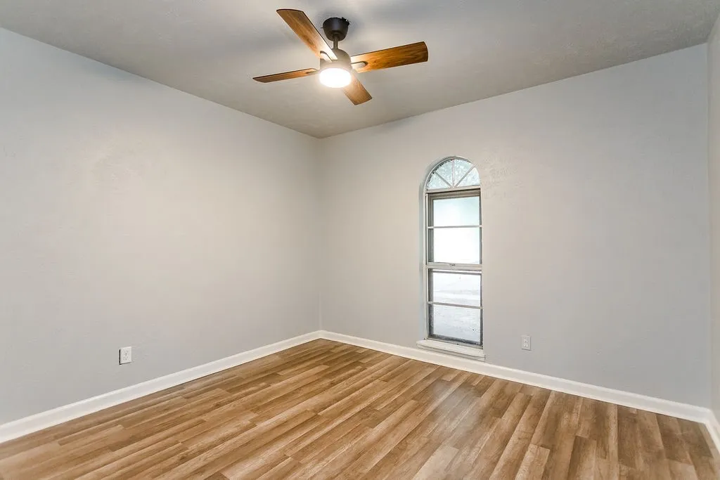 Single Family Residence For Sale in Dallas County , 2633 Santa Anna Drive, Grand Prairie, Texas 75052, 3 Bedroom, 2 Bathroom, 1 Garage spaces, 1,224 Sqft, built in 1974, mls#21380583, Real Estate Agent in Grand Prairie, Homes For Sale in Dallas county, Homes For Sale in Grand Prairie, Realtor in Grand Prairie Texas, Real Estate Brokerage Independent Realty Texas, Luminita Cordes Realtor