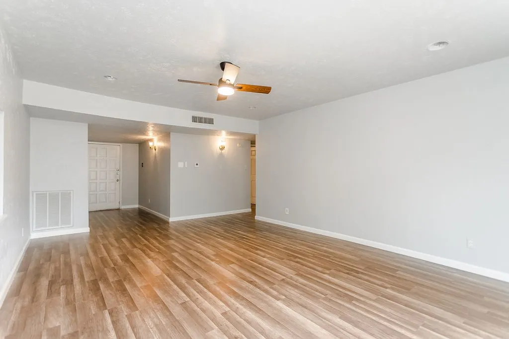 Single Family Residence For Sale in Dallas County , 2633 Santa Anna Drive, Grand Prairie, Texas 75052, 3 Bedroom, 2 Bathroom, 1 Garage spaces, 1,224 Sqft, built in 1974, mls#21380583, Real Estate Agent in Grand Prairie, Homes For Sale in Dallas county, Homes For Sale in Grand Prairie, Realtor in Grand Prairie Texas, Real Estate Brokerage Independent Realty Texas, Luminita Cordes Realtor