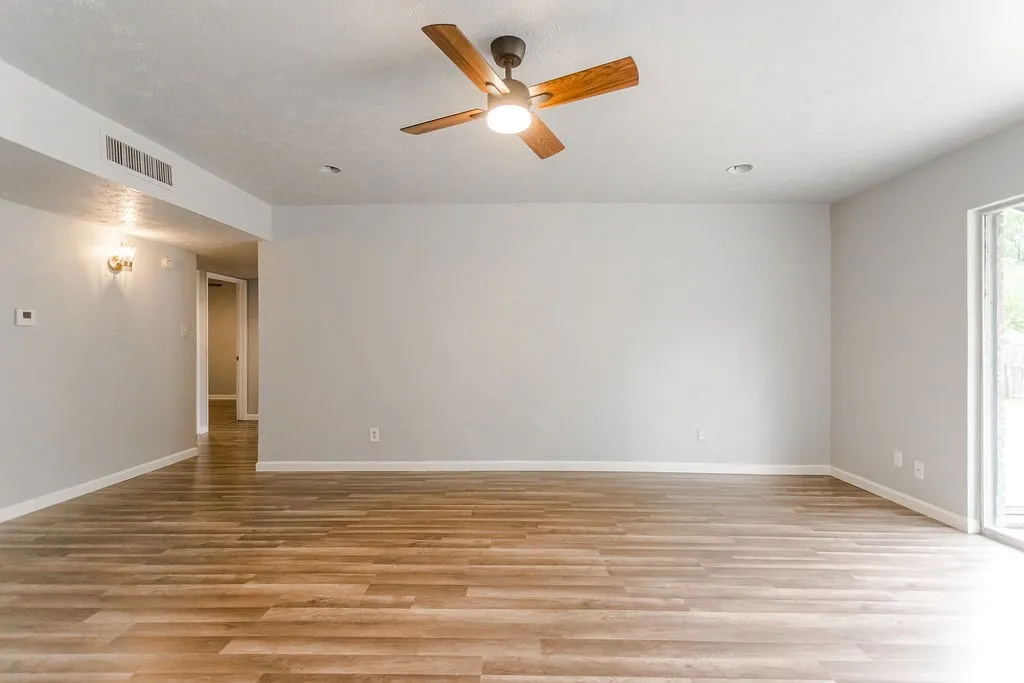 Single Family Residence For Sale in Dallas County , 2633 Santa Anna Drive, Grand Prairie, Texas 75052, 3 Bedroom, 2 Bathroom, 1 Garage spaces, 1,224 Sqft, built in 1974, mls#21380583, Real Estate Agent in Grand Prairie, Homes For Sale in Dallas county, Homes For Sale in Grand Prairie, Realtor in Grand Prairie Texas, Real Estate Brokerage Independent Realty Texas, Luminita Cordes Realtor